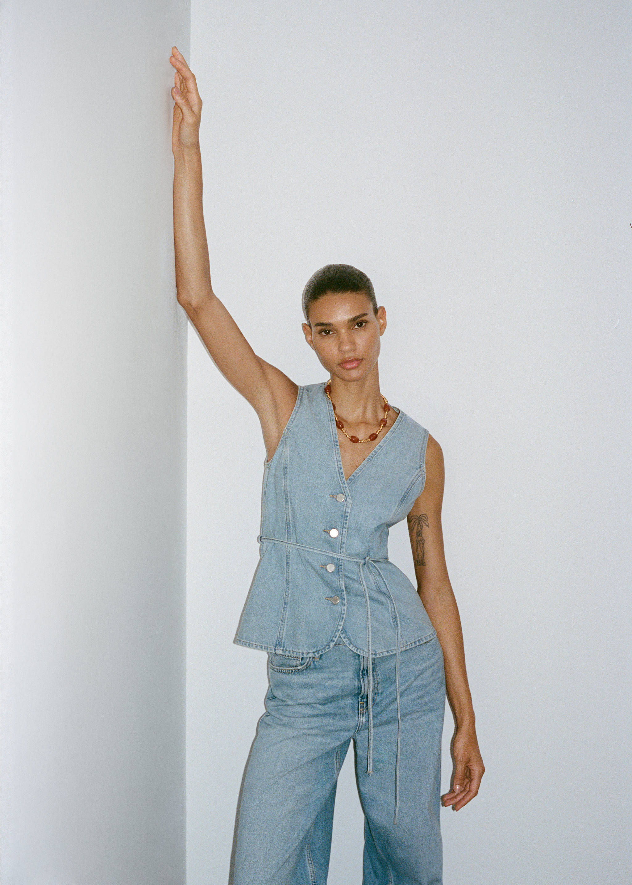 Buttoned denim vest - Details of the article 7