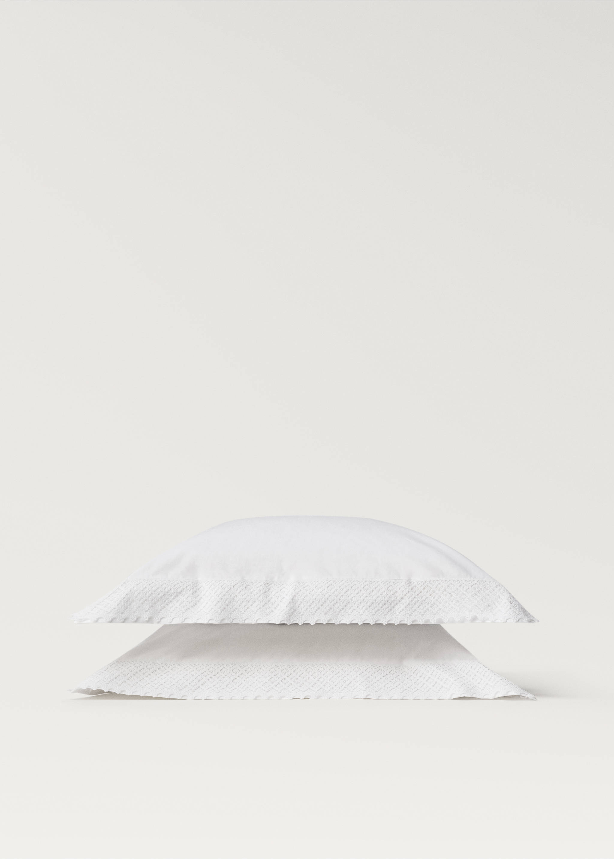 To putetrekk med blondedetalj, 60x60 cm - Artikkeldetalj 1, Hvit. Ref: 17071277-00.