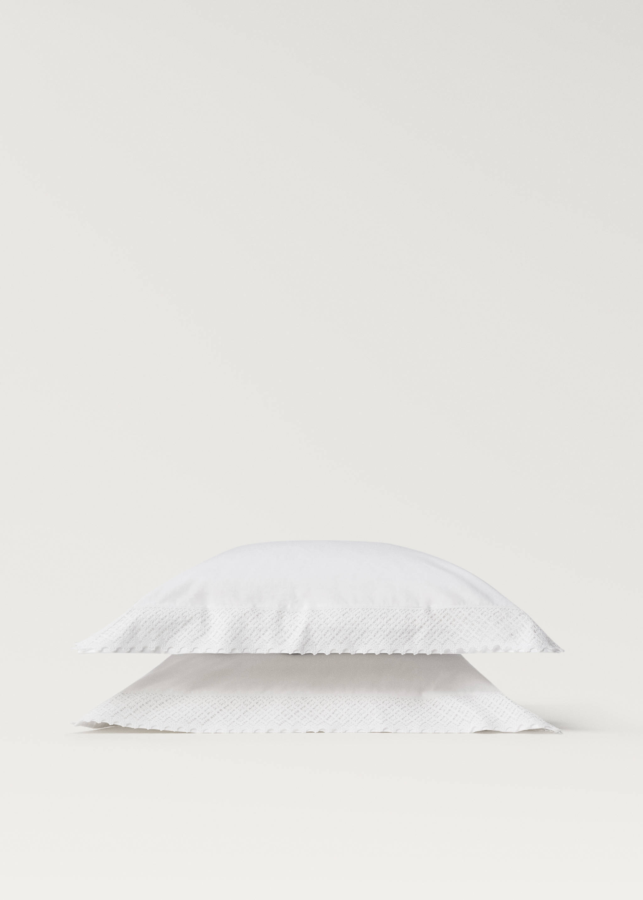 Two pillowcases with lace detail 60x60 cm - Details of the article 1