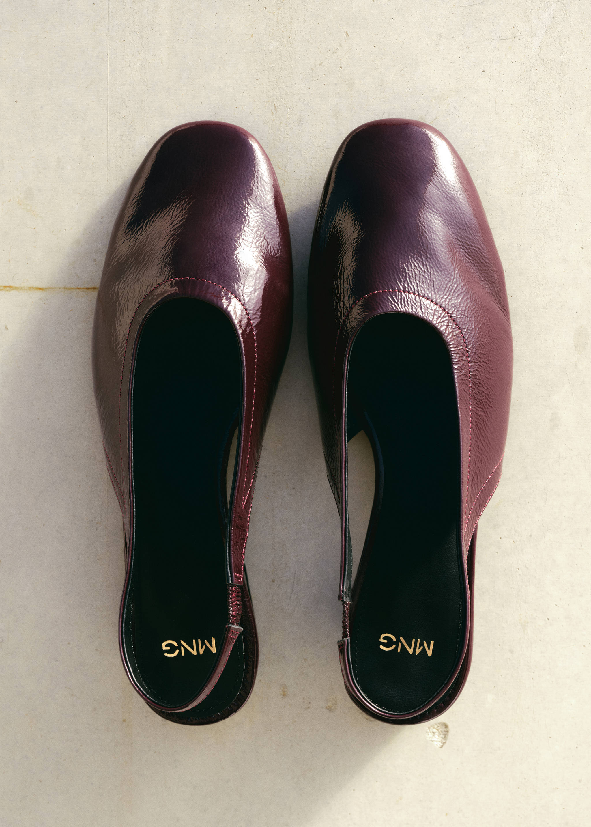 Sapato de pele com salto de bloco - Plano geral