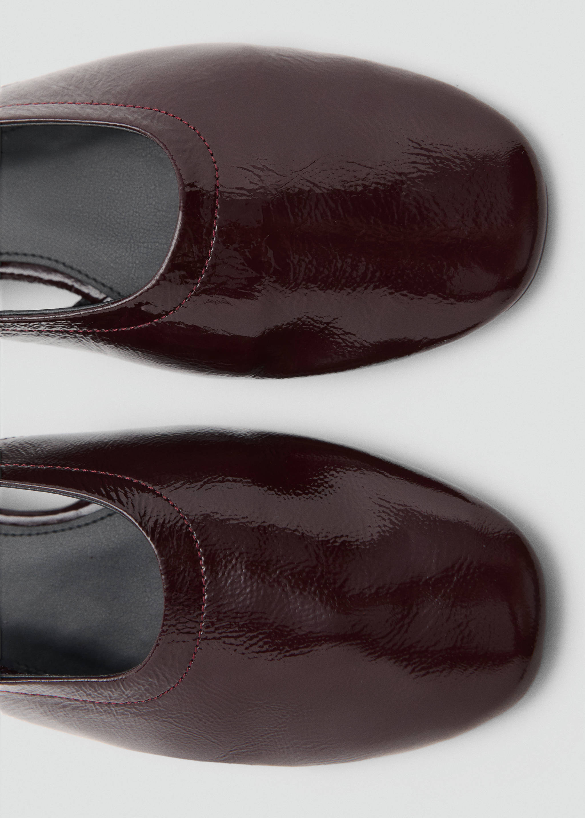 Sapato de pele com salto de bloco - Pormenor do artigo 2