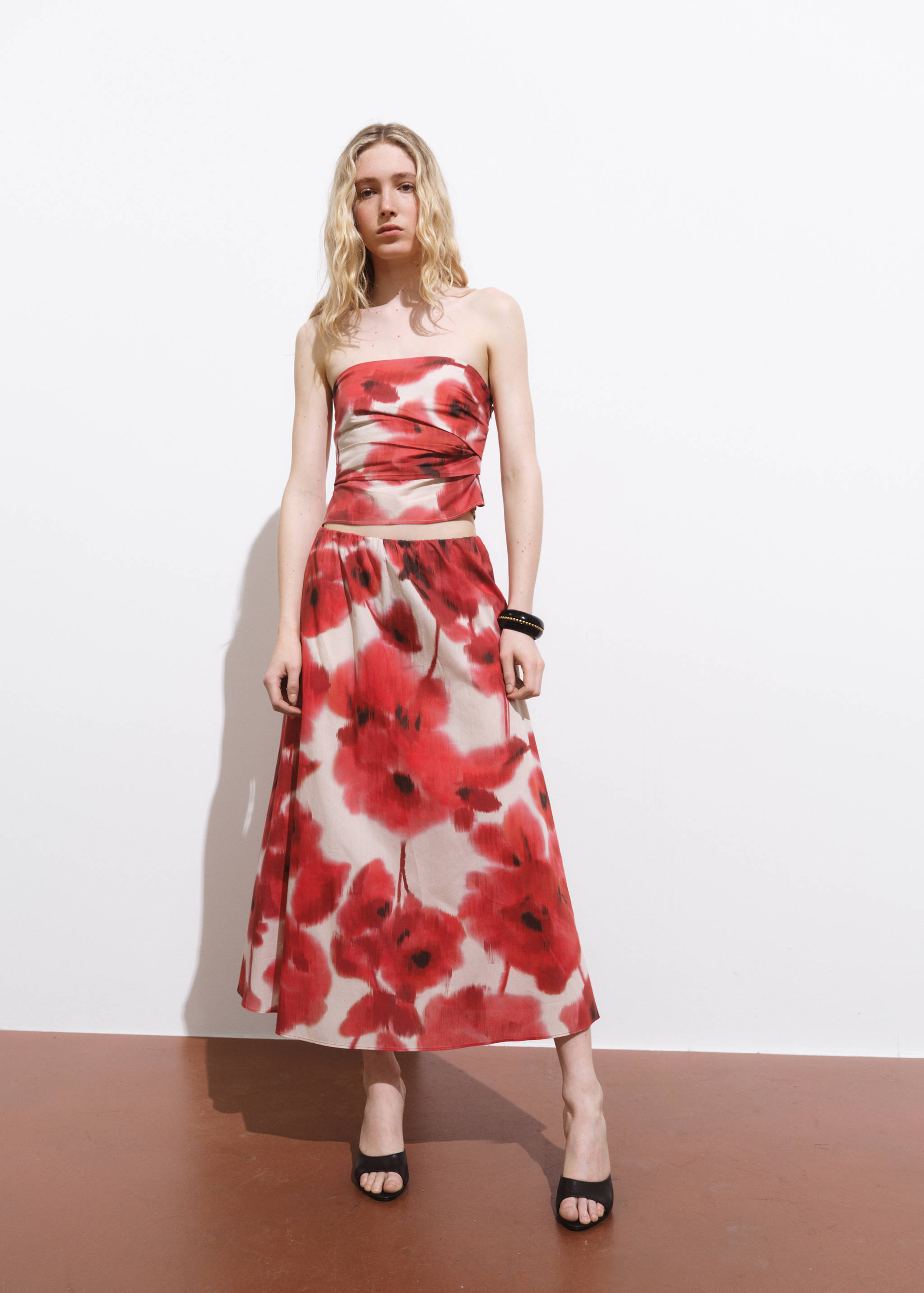 Klockad kjol med blommigt mönster - Allmän bild