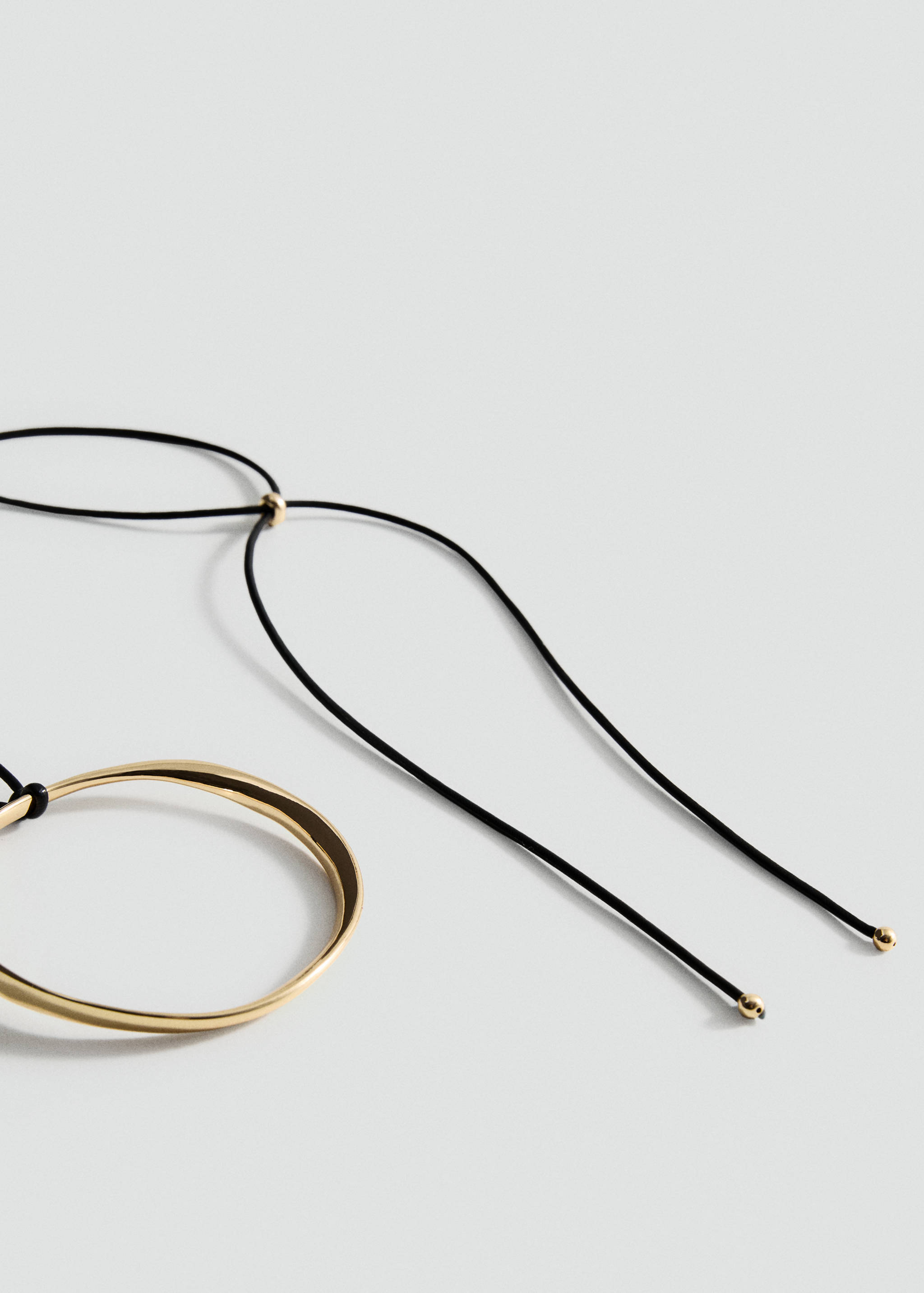 Collier pendentif anneau - Plan moyen