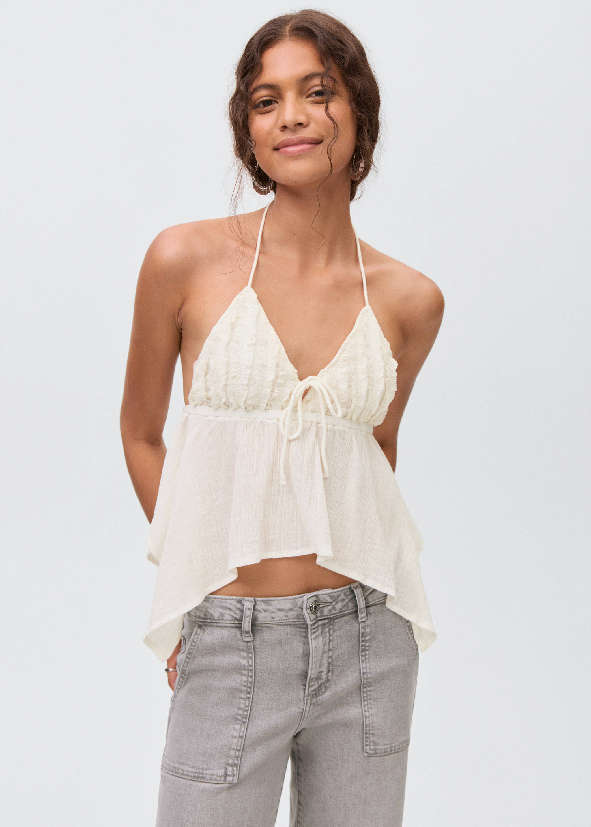 Halter top with ruffled detail - Medium plane