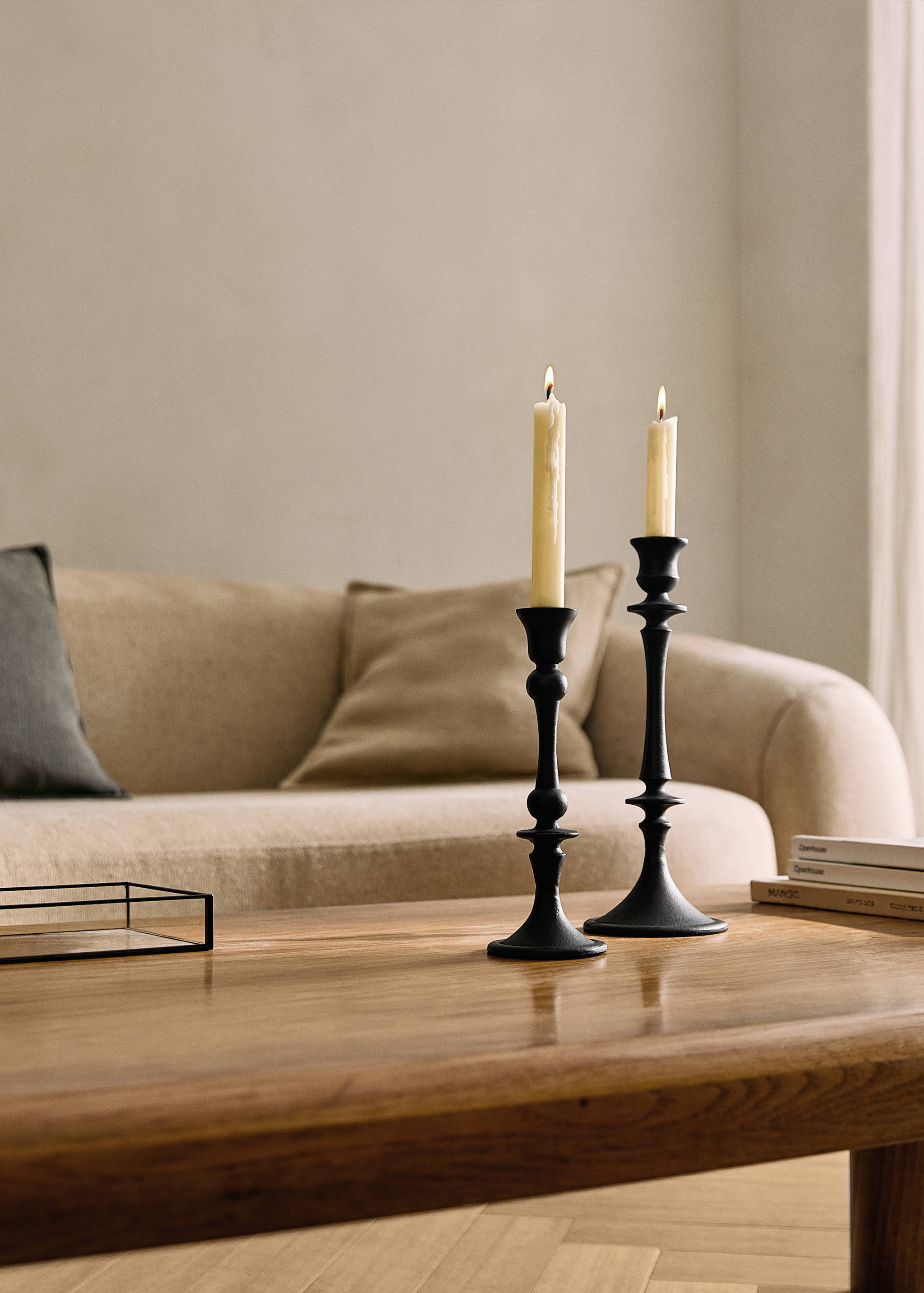 Liten kandelaber i matt metall - Allmän bild