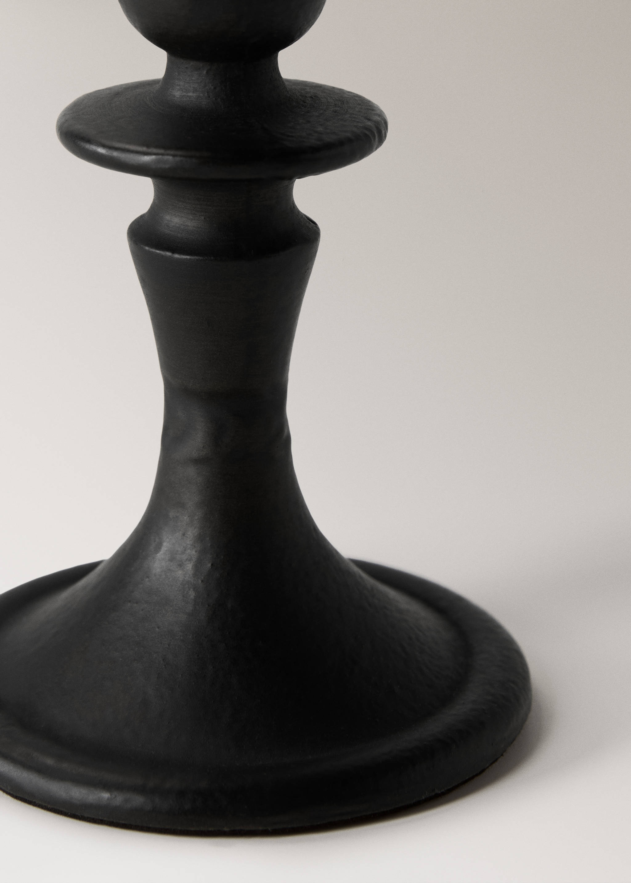 Liten kandelaber i matt metall - Detaljer om artikeln 2