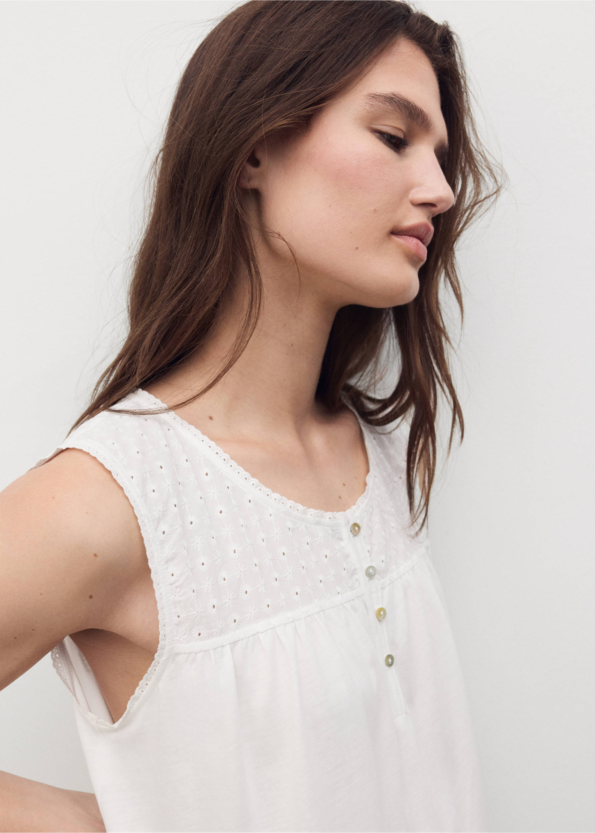 Cotton nightdress with embroidered detail - Details of the article 1, White. Ref: 17071523-00.