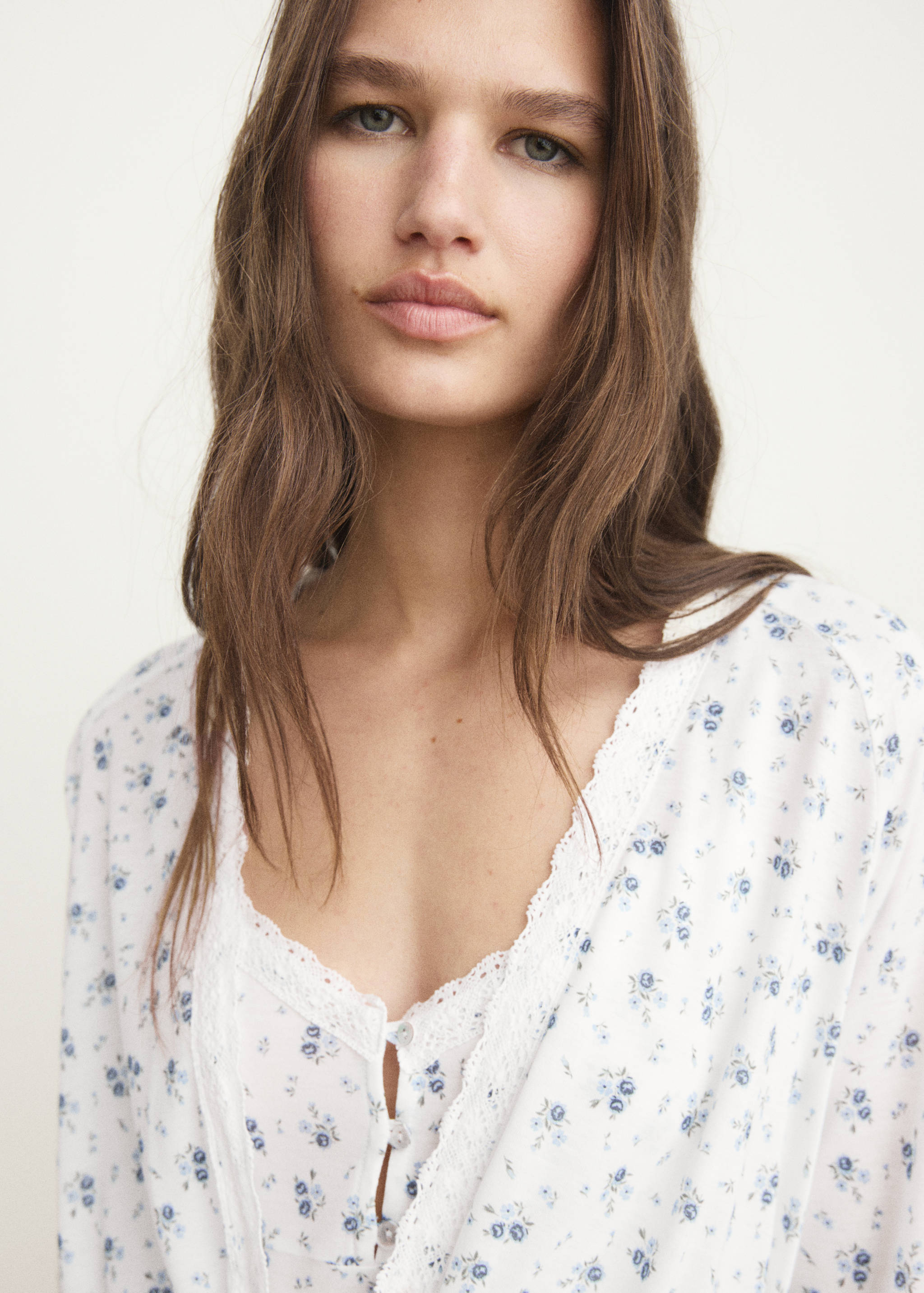 Floral-print dressing gown with lace trim - Details of the article 1