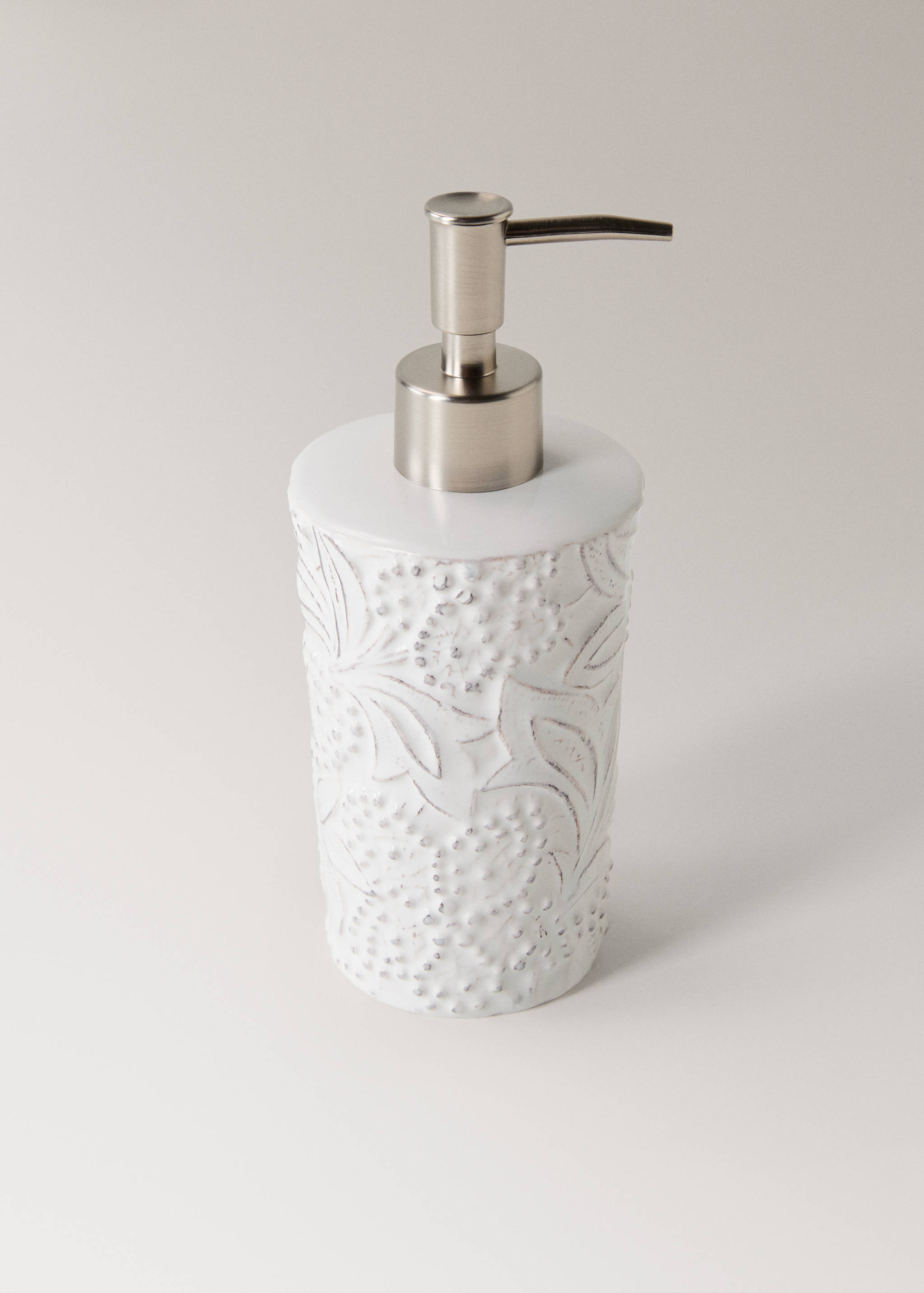 Embossed soap dispenser - Details of the article 1