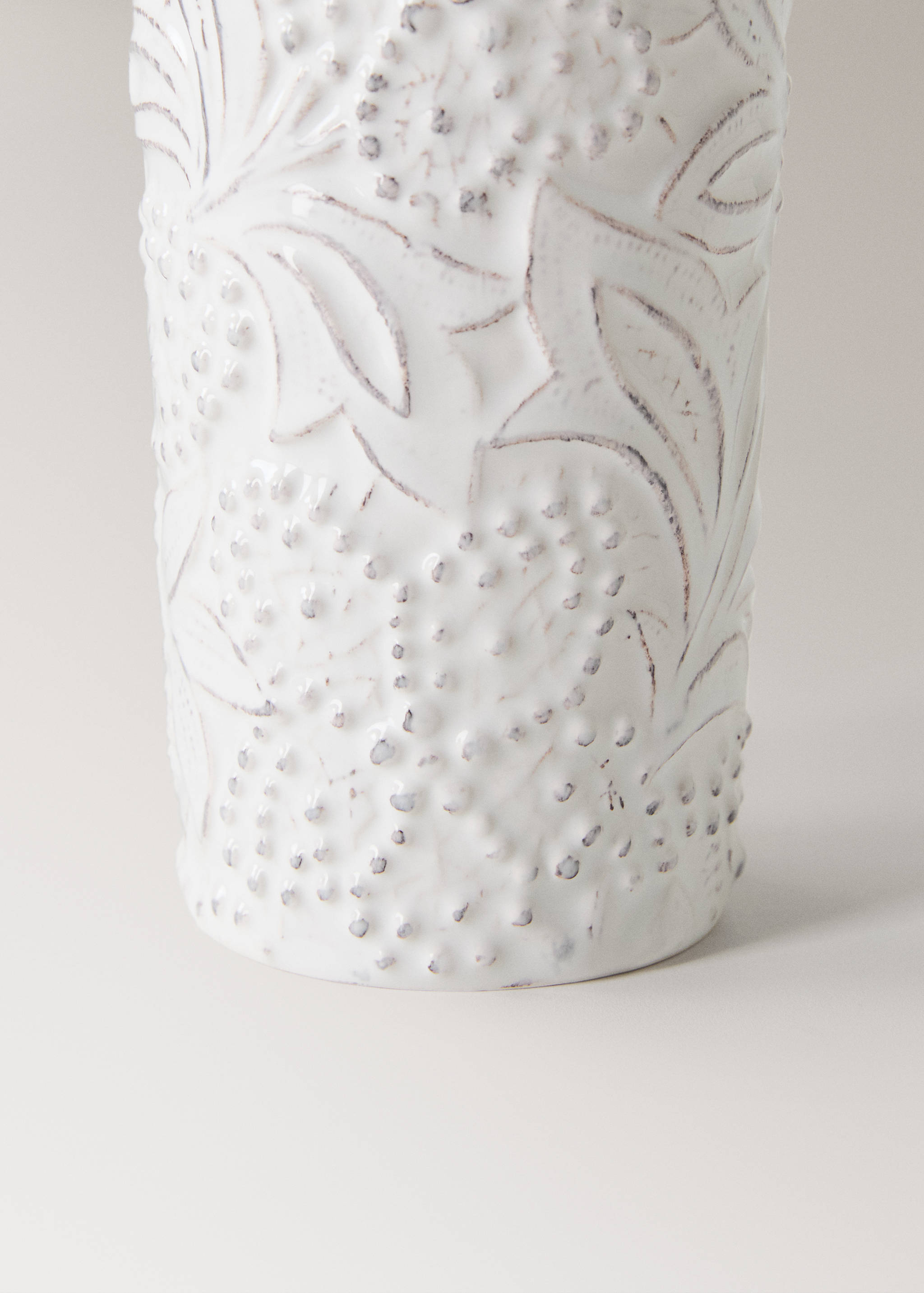 Embossed soap dispenser - Details of the article 2