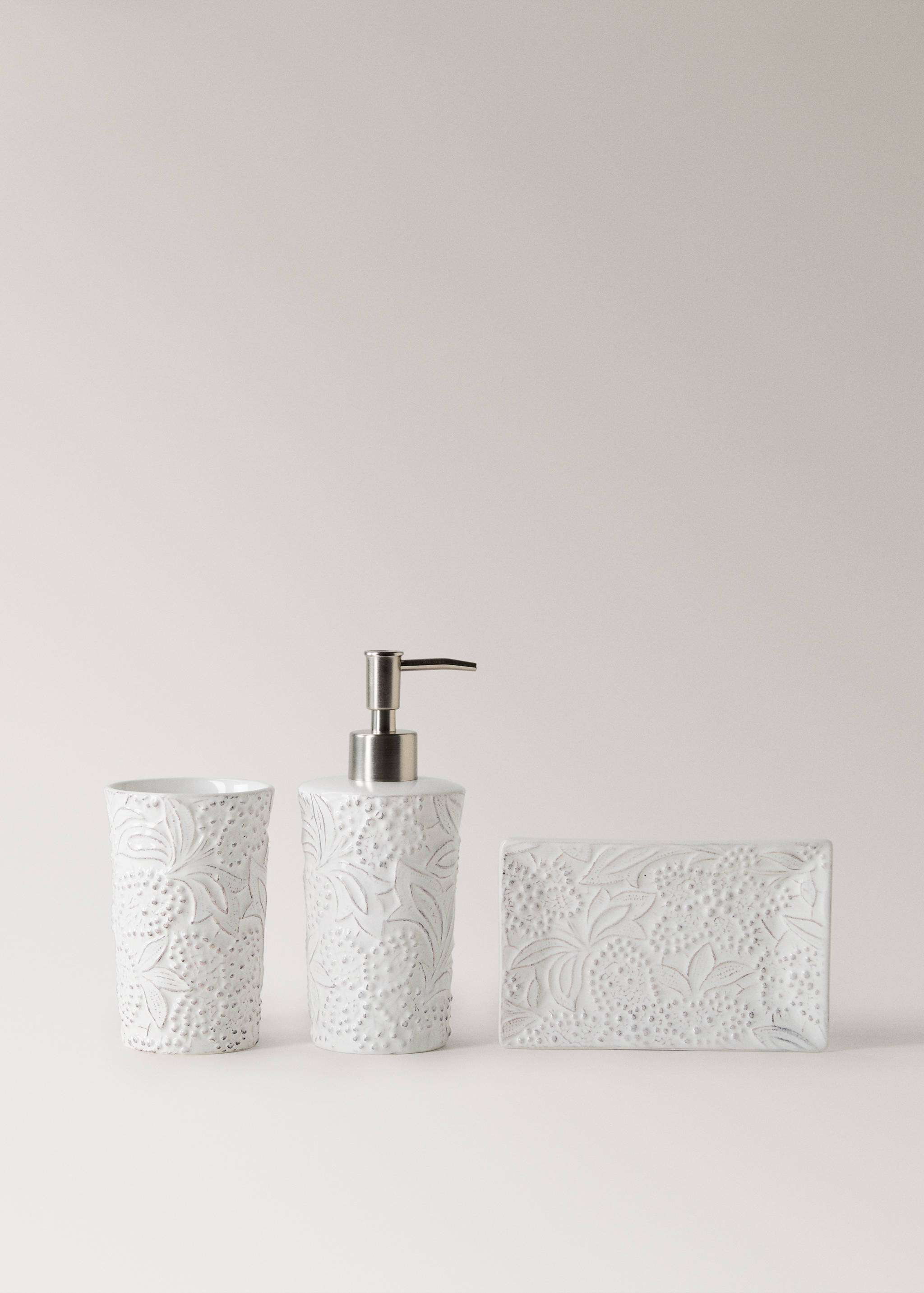 Embossed soap dispenser - Details of the article 3