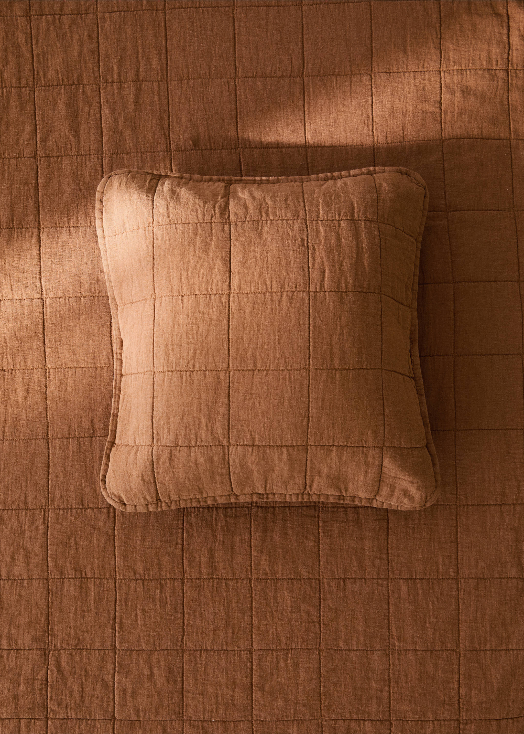 Linen-cotton garment-dyed children's bed cushion cover, 40x40 cm - General plane, Medium Brown. Ref: 17071541-00.