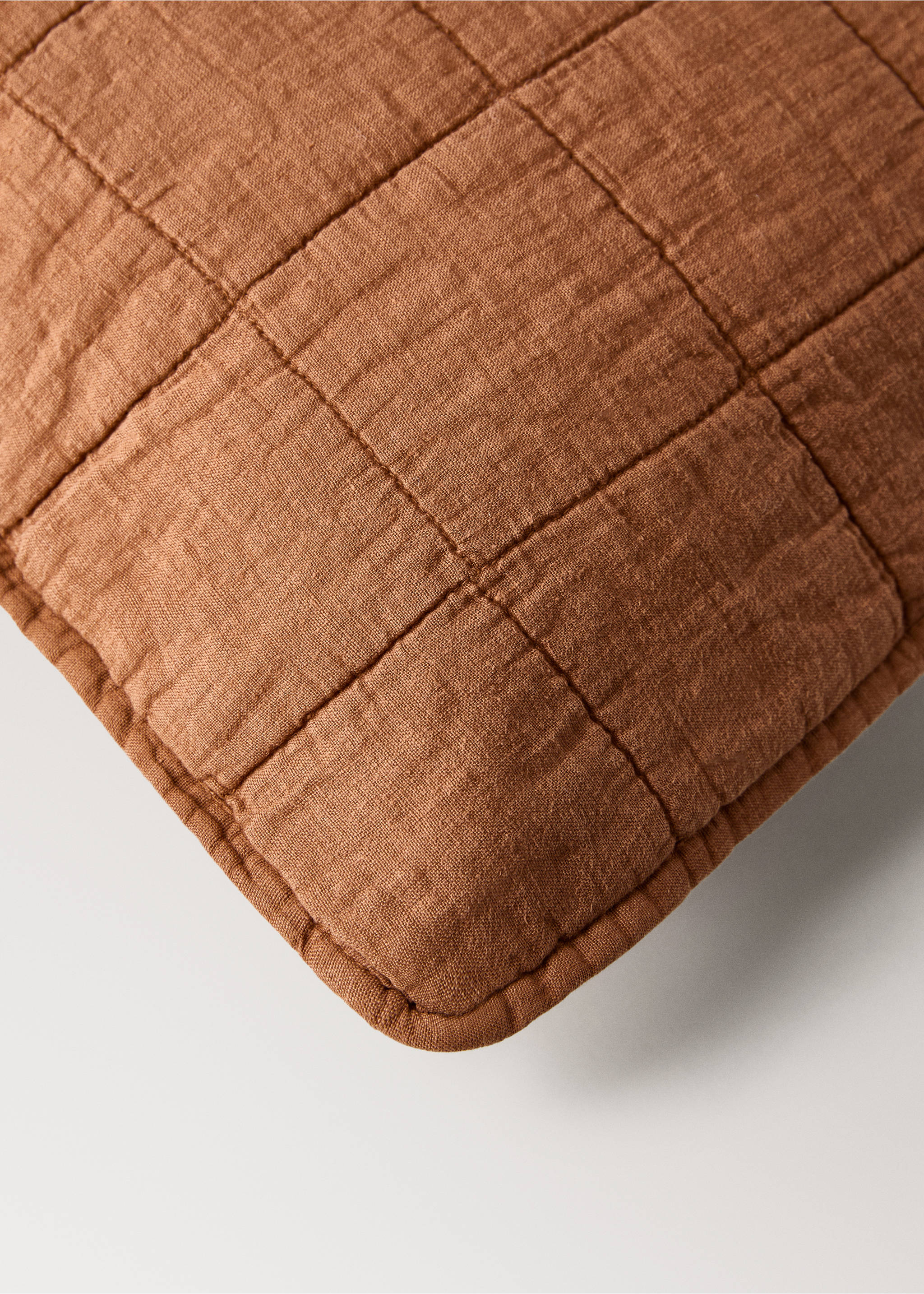 Linen-cotton garment-dyed children's bed cushion cover, 40x40 cm - Details of the article 2, Medium Brown. Ref: 17071541-00.