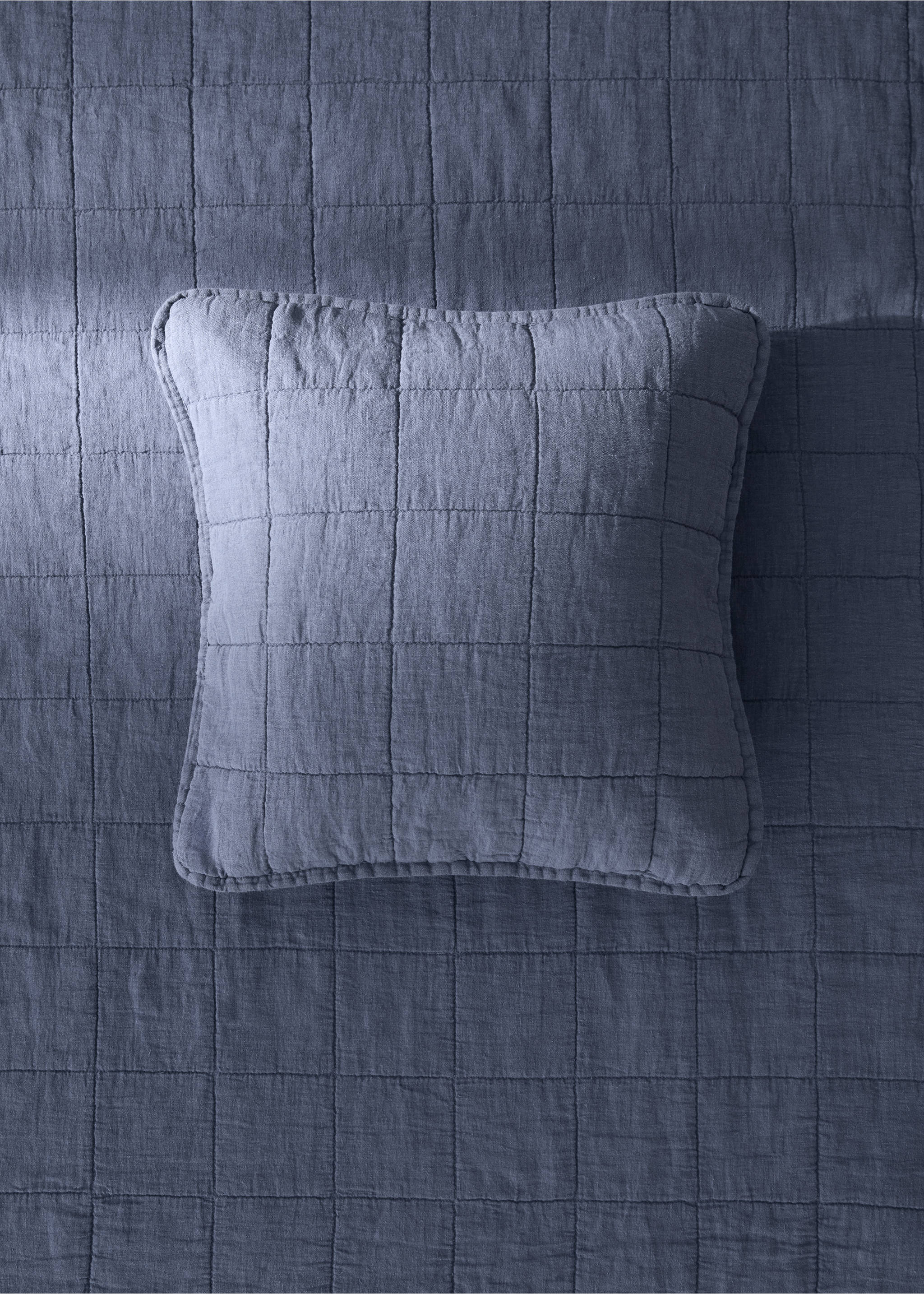 Linen-cotton garment-dyed children's bed cushion cover, 40x40 cm - General plane, Blue. Ref: 17071541-00.