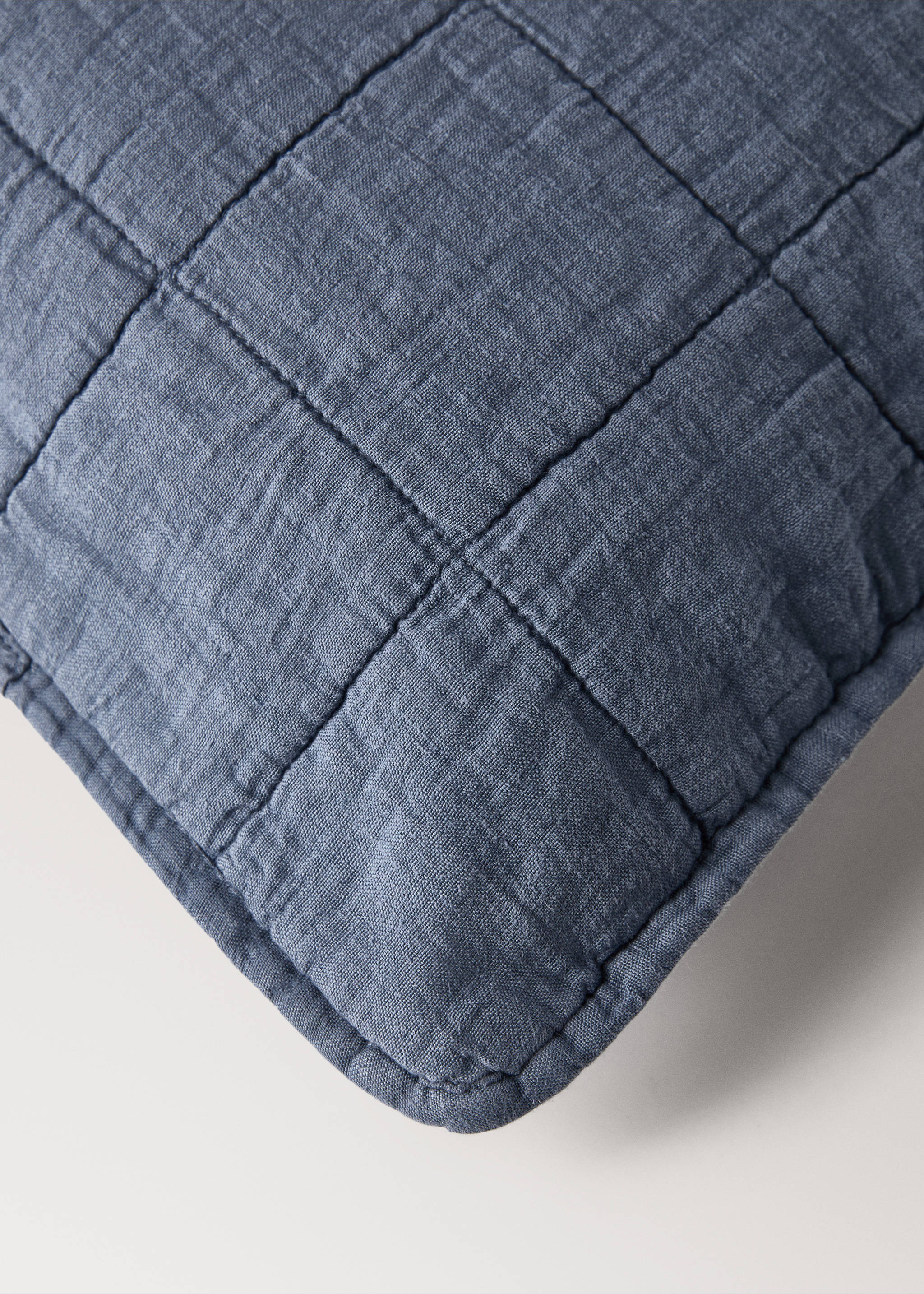 Linen-cotton garment-dyed children's bed cushion cover, 40x40 cm - Details of the article 2, Blue. Ref: 17071541-00.