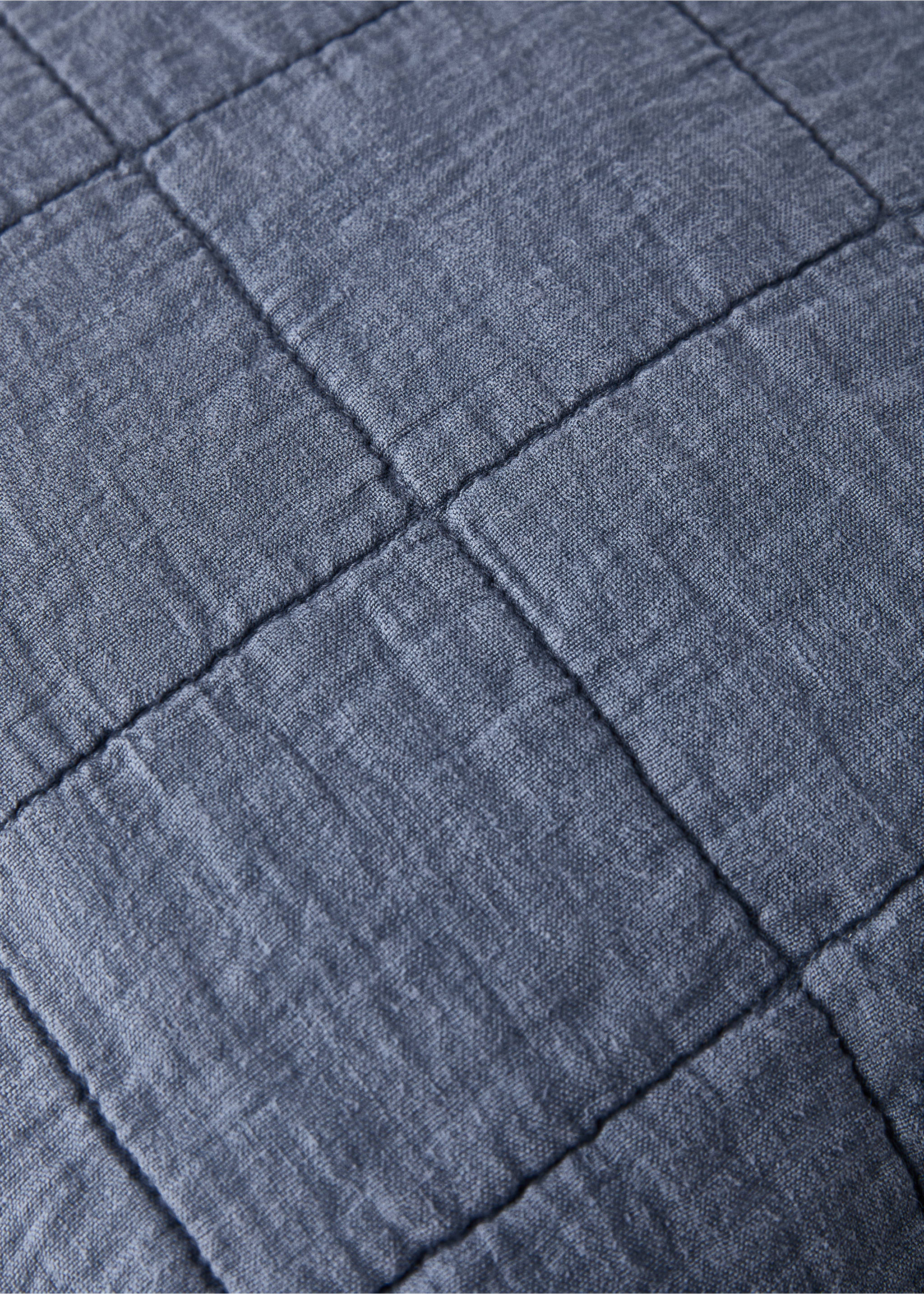 Linen-cotton garment-dyed children's bed cushion cover, 40x40 cm - Details of the article 4, Blue. Ref: 17071541-00.