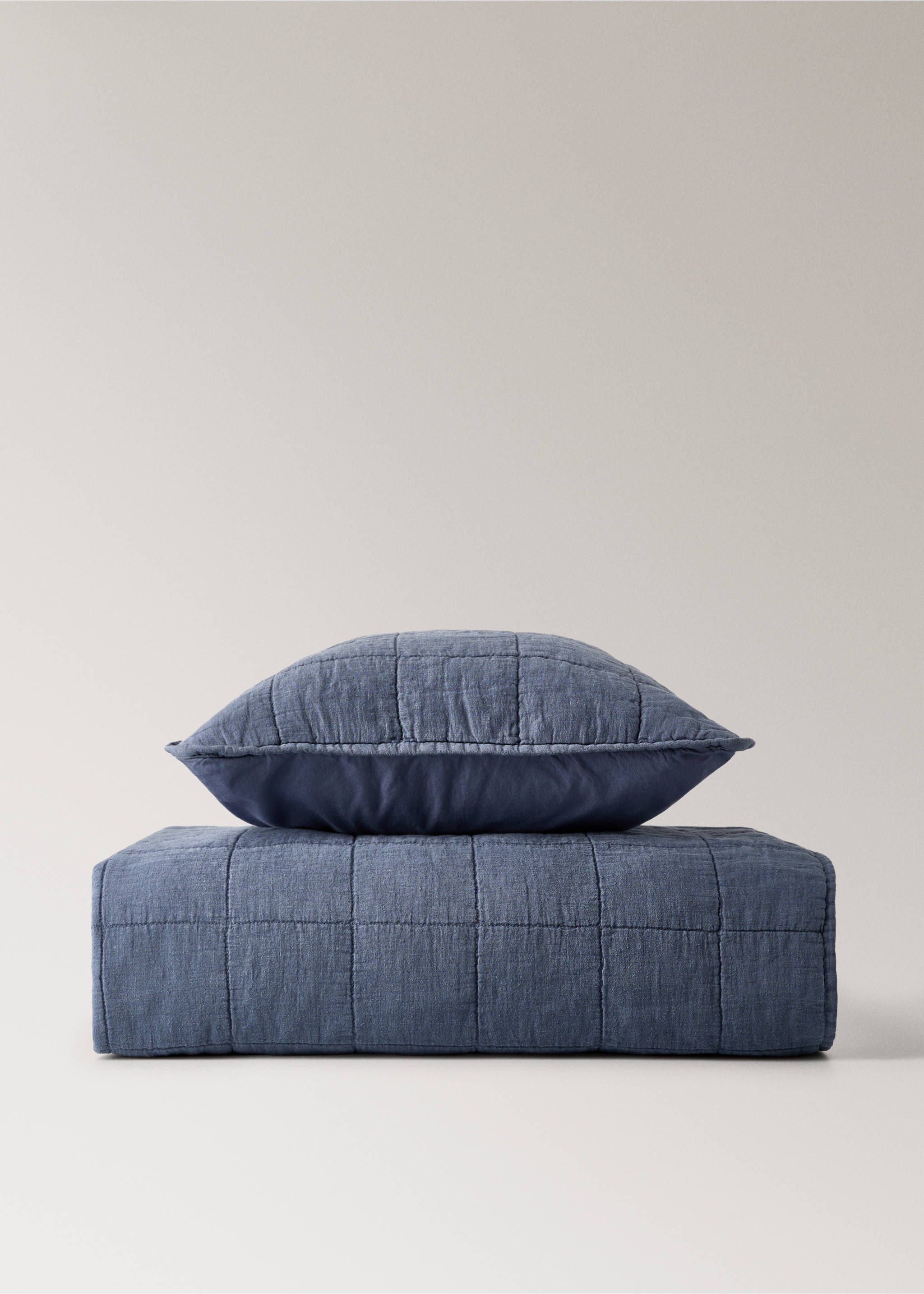 Linen-cotton garment-dyed children's bed cushion cover, 40x40 cm - Details of the article 5, Blue. Ref: 17071541-00.