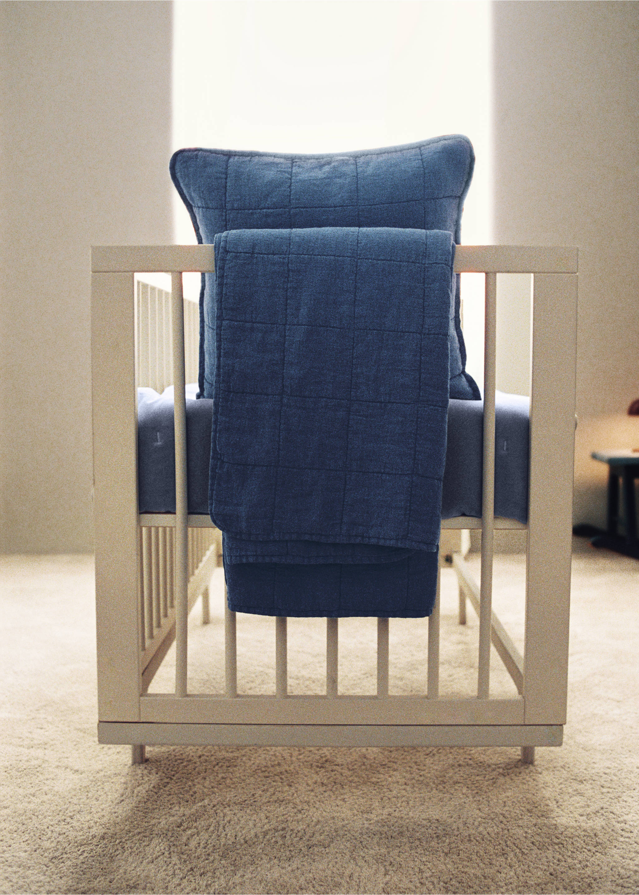 Linen-cotton garment-dyed children's bed cushion cover, 40x40 cm - Details of the article 6, Blue. Ref: 17071541-00.