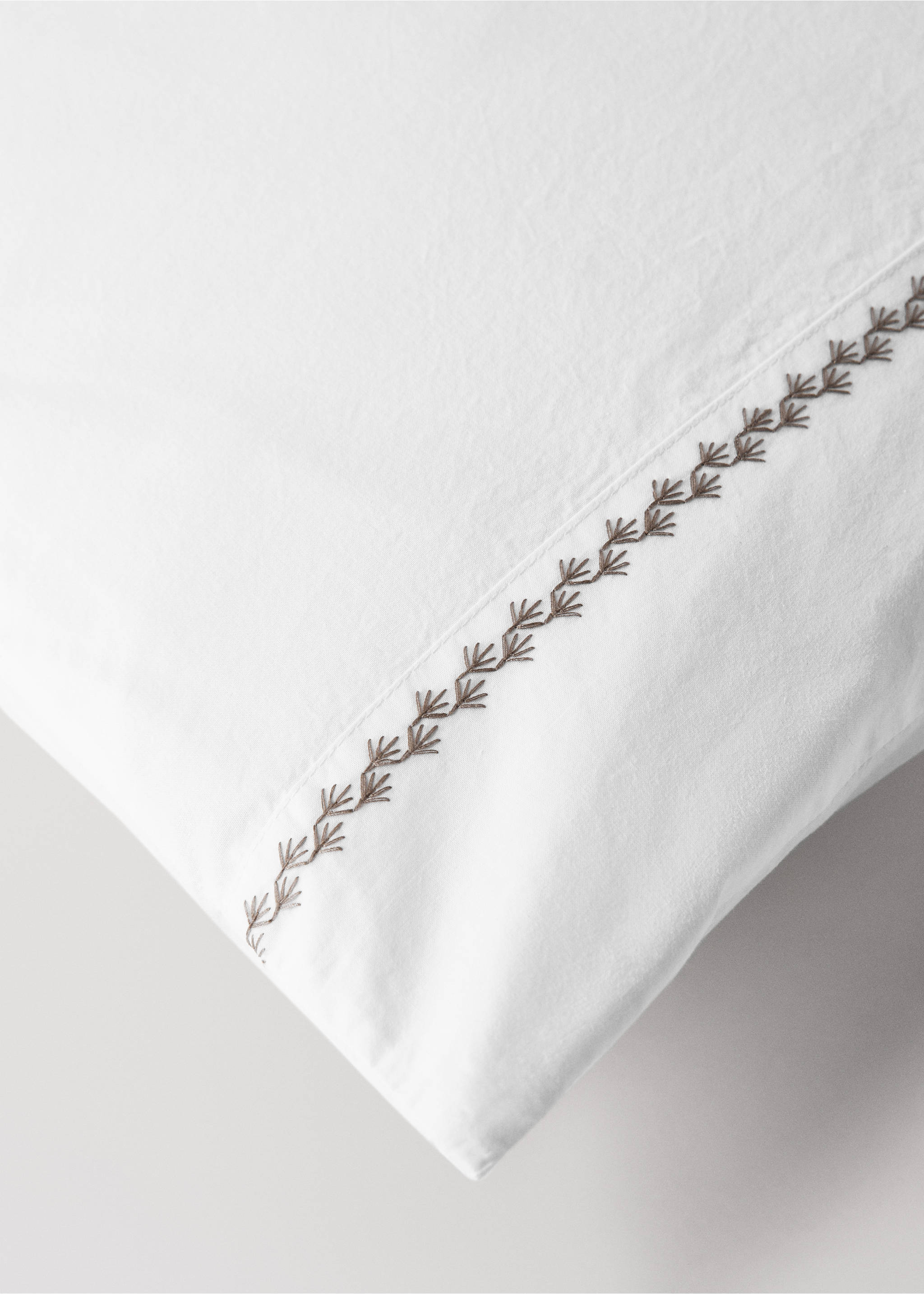 200-thread count percale cotton pillowcase in with embroidered detail for cot - Details of the article 1, White. Ref: 17071556-00.