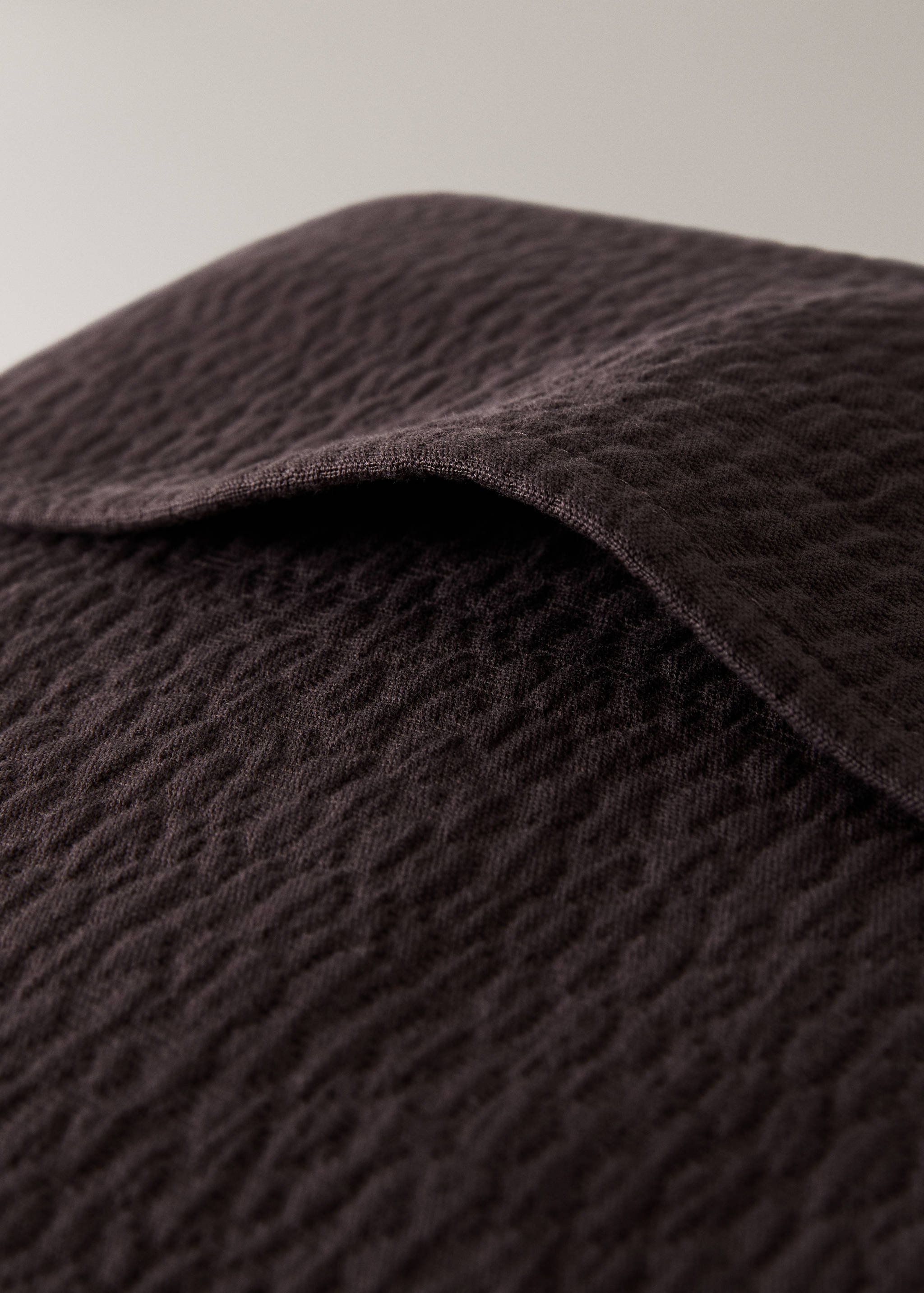 Capa de almofada decorativa de cama de algodão garment-dyed com textura 50x50 cm - Pormenor do artigo 2