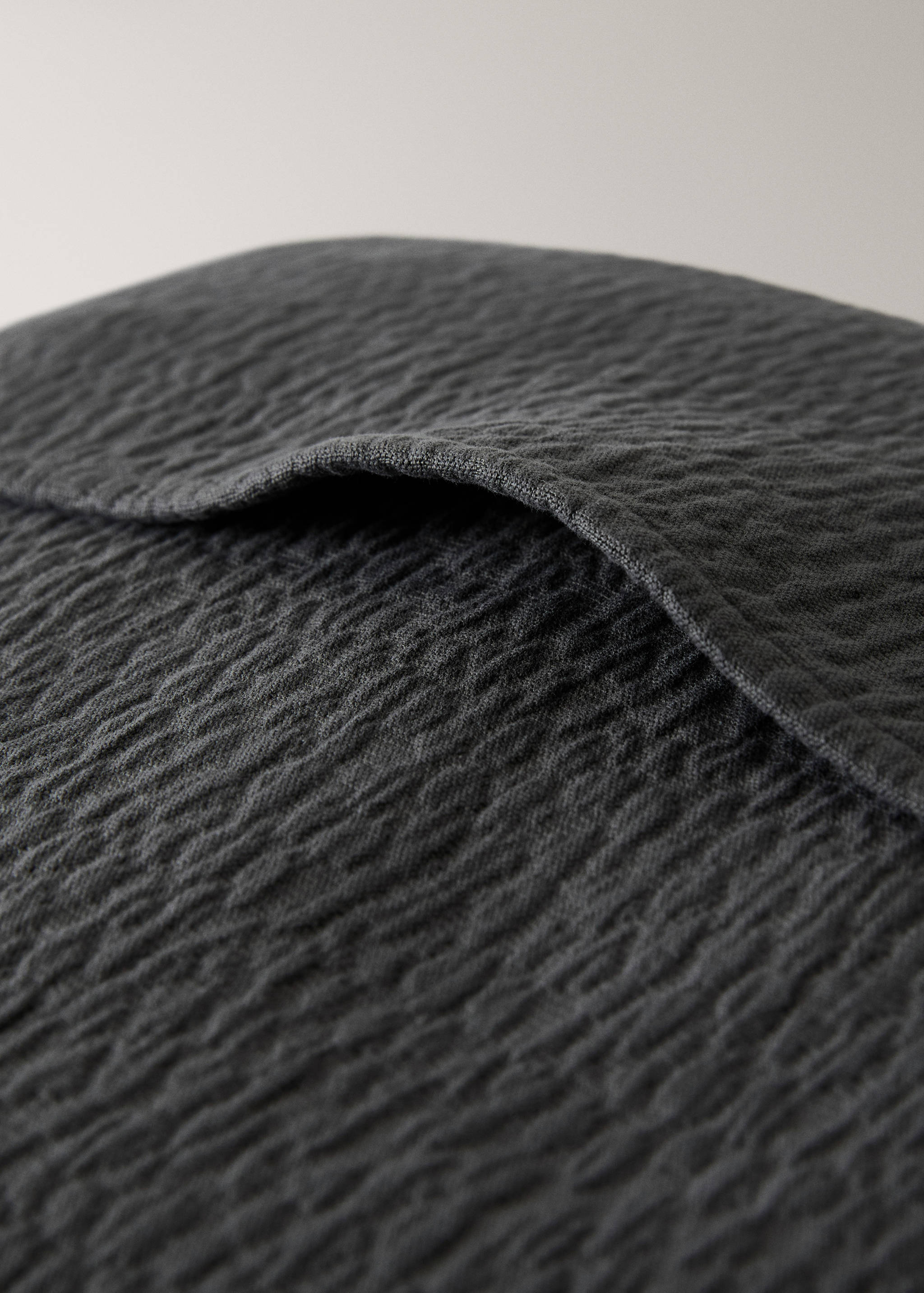 Garment-dyed cotton textured cushion cover 50x50 cm - Details of the article 2