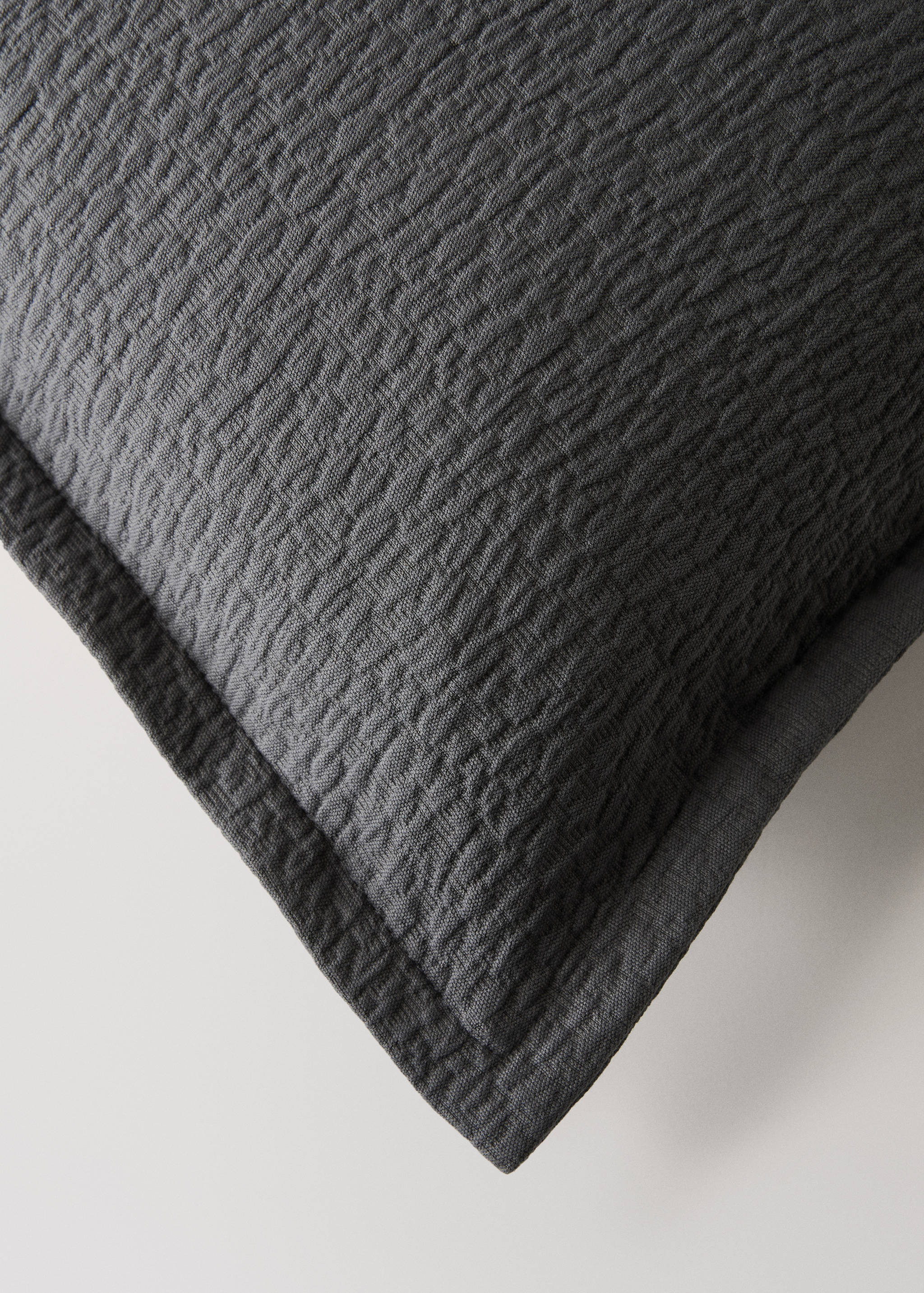 Garment-dyed cotton textured cushion cover 50x50 cm - Details of the article 3