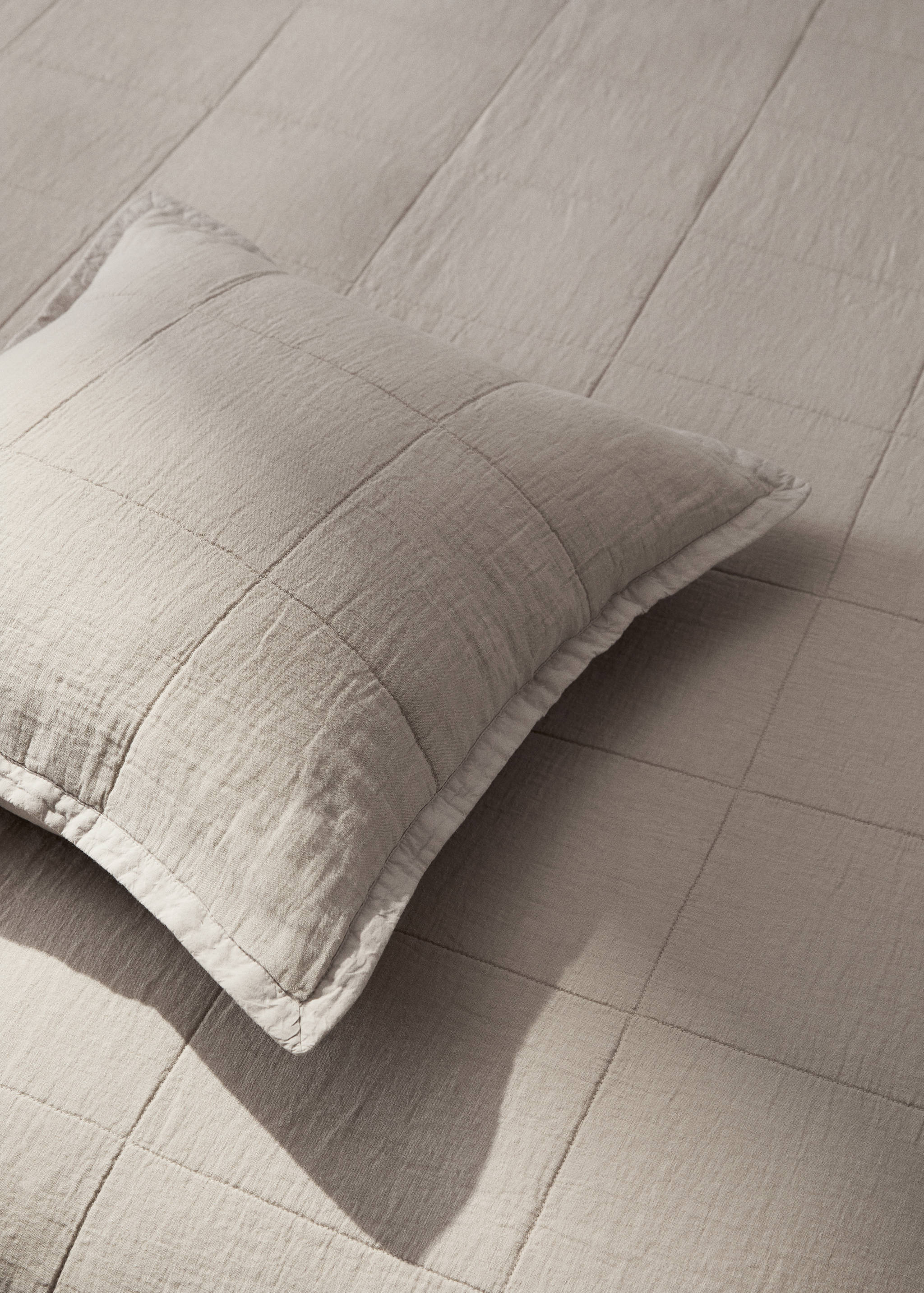 Μαξιλαροθήκη κρεβατιού από πλυμένο λινό με μεγάλα καρό 50/50 εκ - Γενικό πλάνο