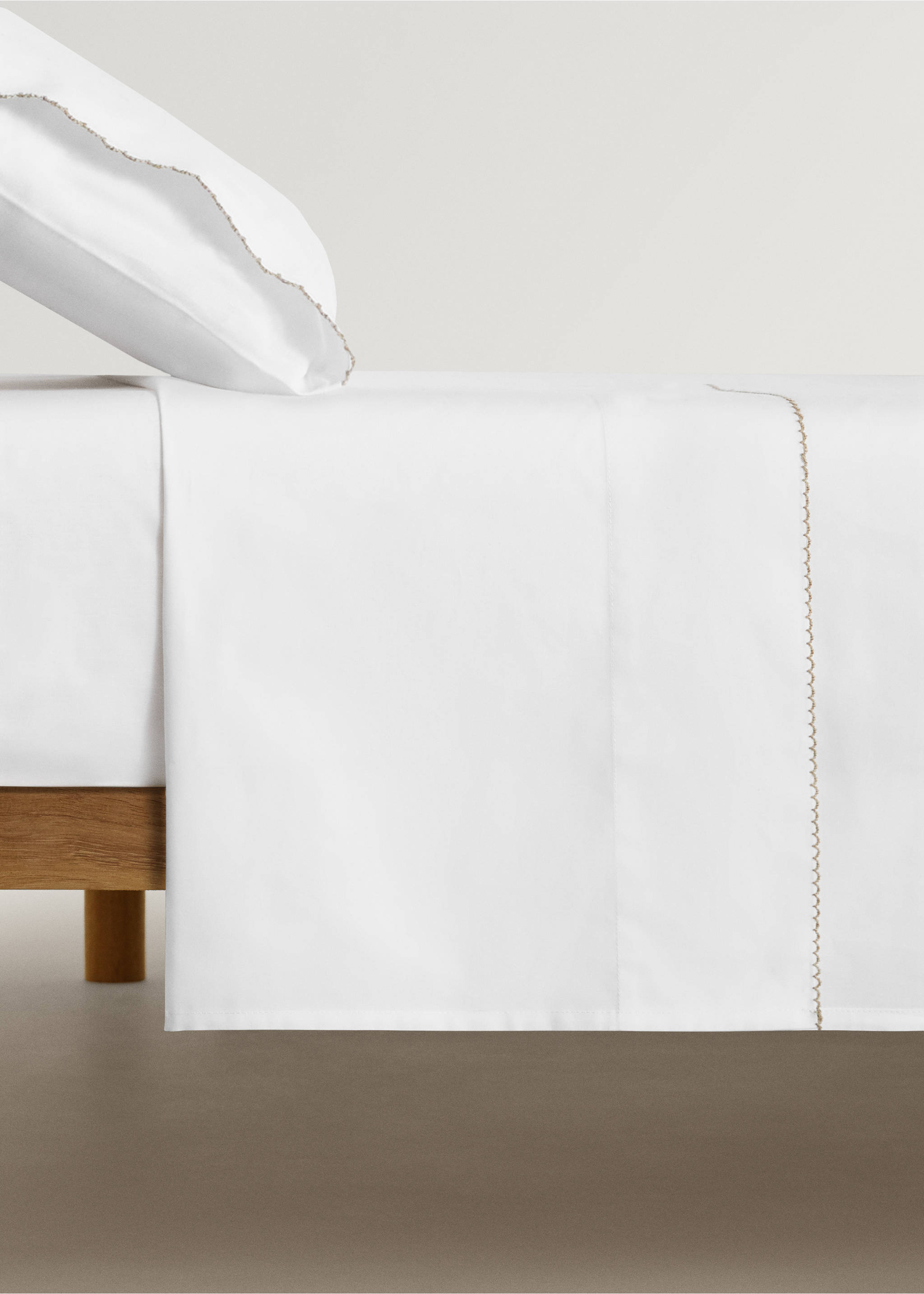 Lot drap-plat et taie d’oreiller mini berceau percale de coton détail surjeté - Article sans modèle, Blanc. Ref: 17071563-00.
