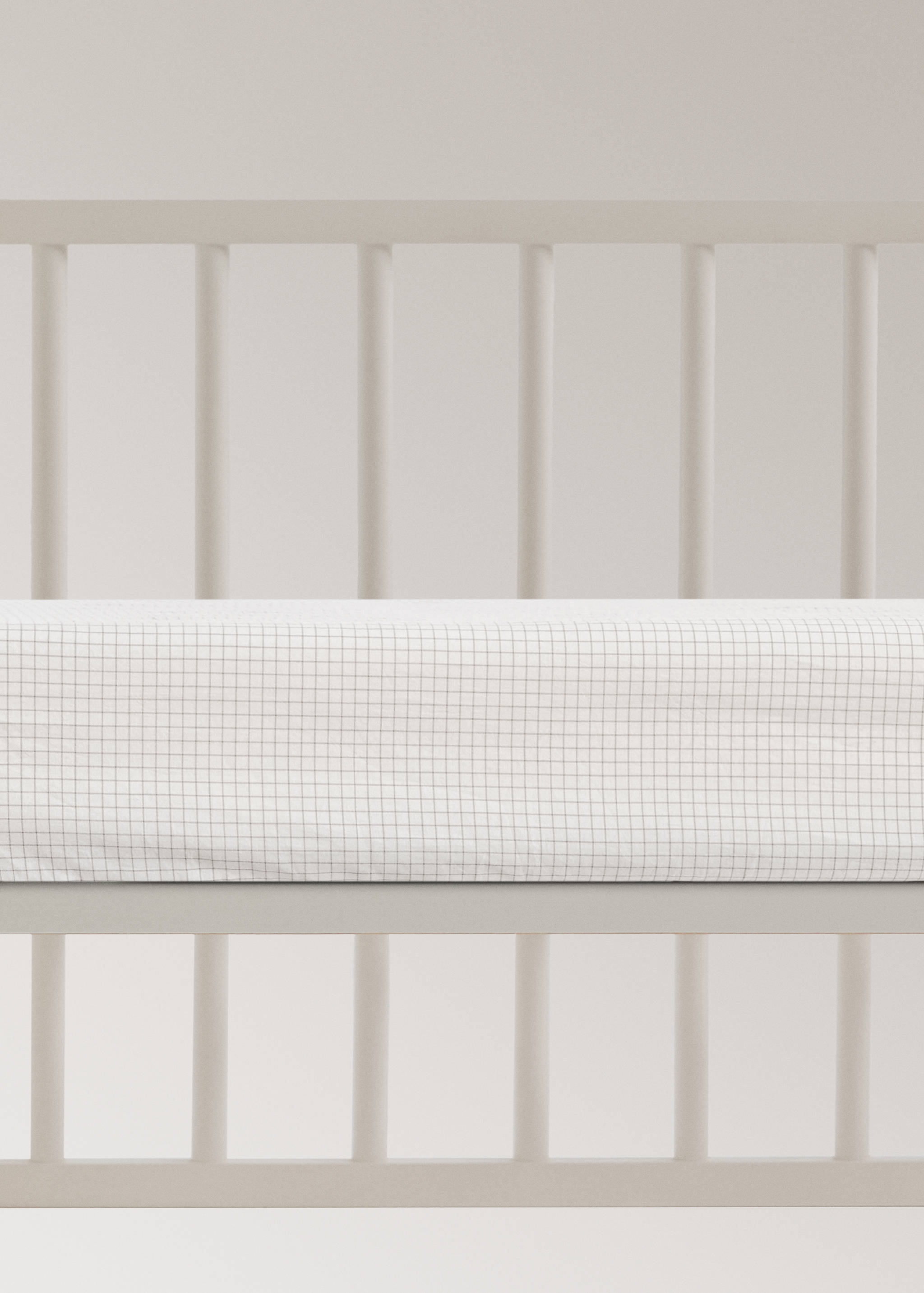 Cotton yarn-dyed fitted sheet with mini-check pattern for cot - Article without model