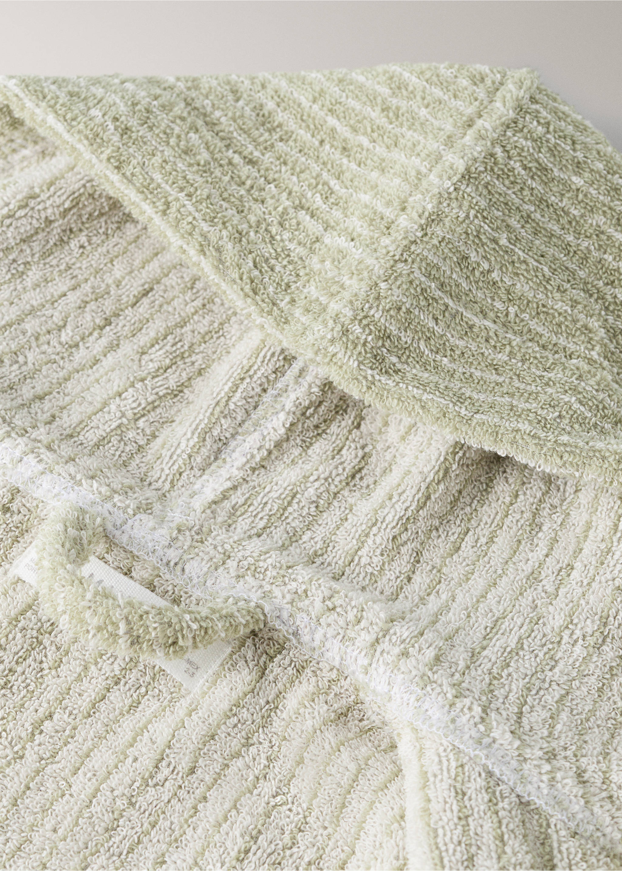 Kinderbademantel aus Baumwolle im Streifendesign - Detail des Artikels 2, Grün. Ref: 17071568-00.