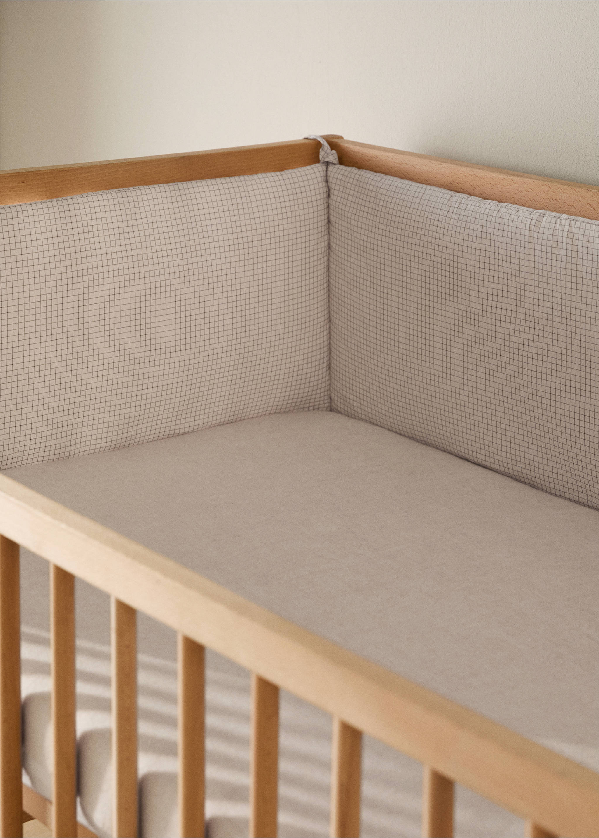 Cotton yarn-dyed protector with mini-check pattern for cot - General plane, Medium Brown. Ref: 17071572-00.