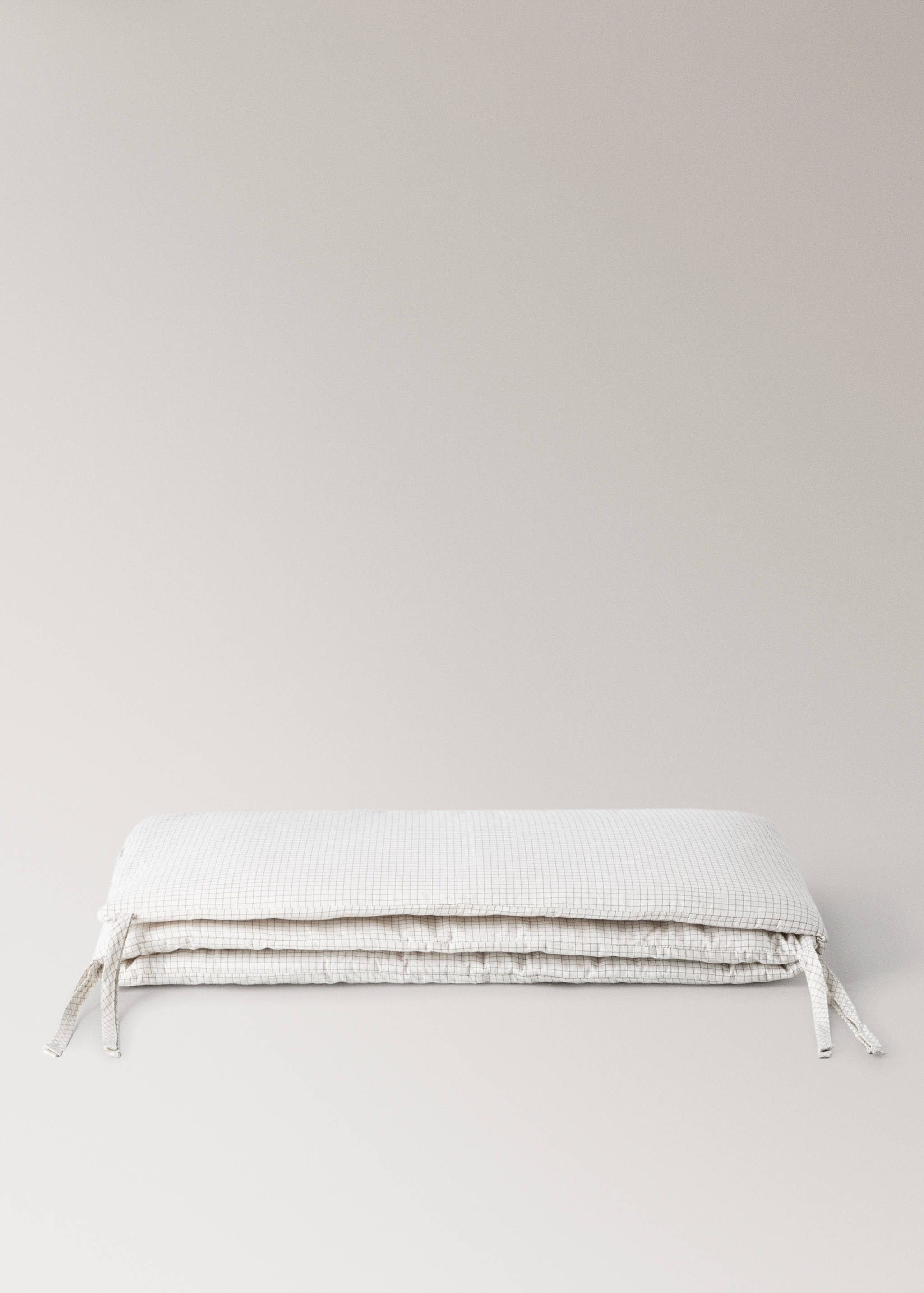 Cotton yarn-dyed protector with mini-check pattern for cot - Article without model