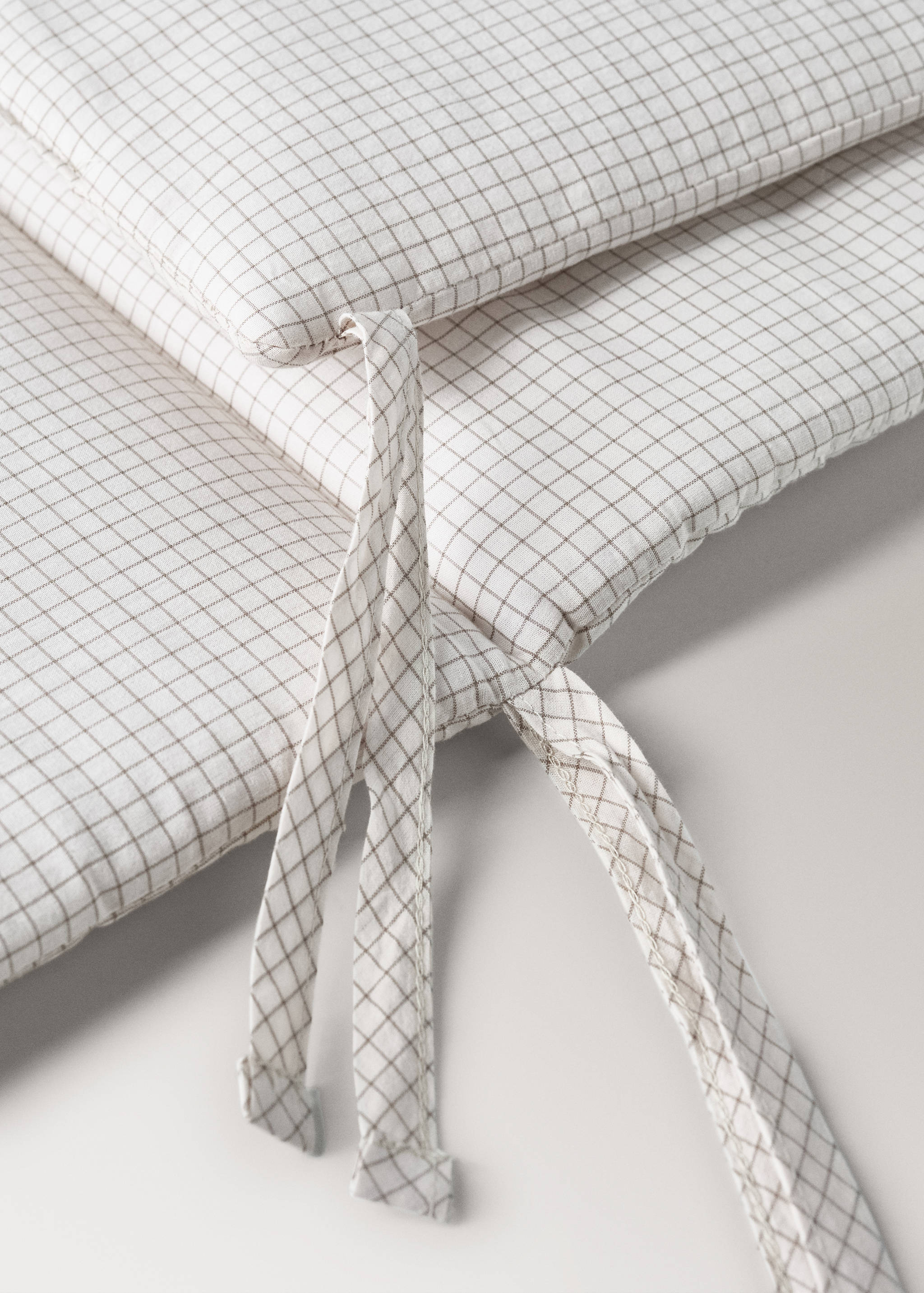 Cotton yarn-dyed protector with mini-check pattern for cot - Details of the article 1