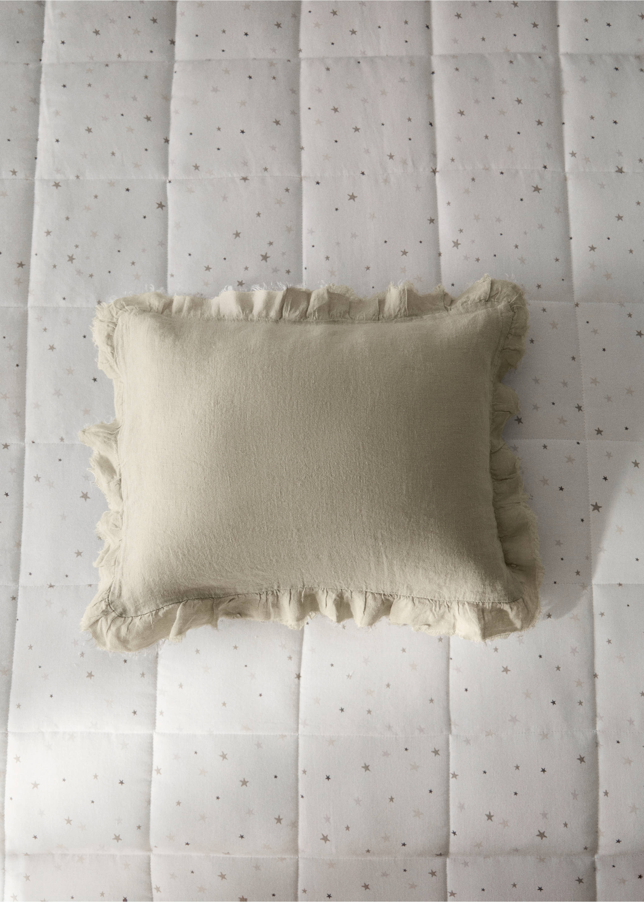 Capa de almofada decorativa de criança de linho com folho 30x40 cm - Plano geral, Cinzento-claro. Ref: 17071579-00.