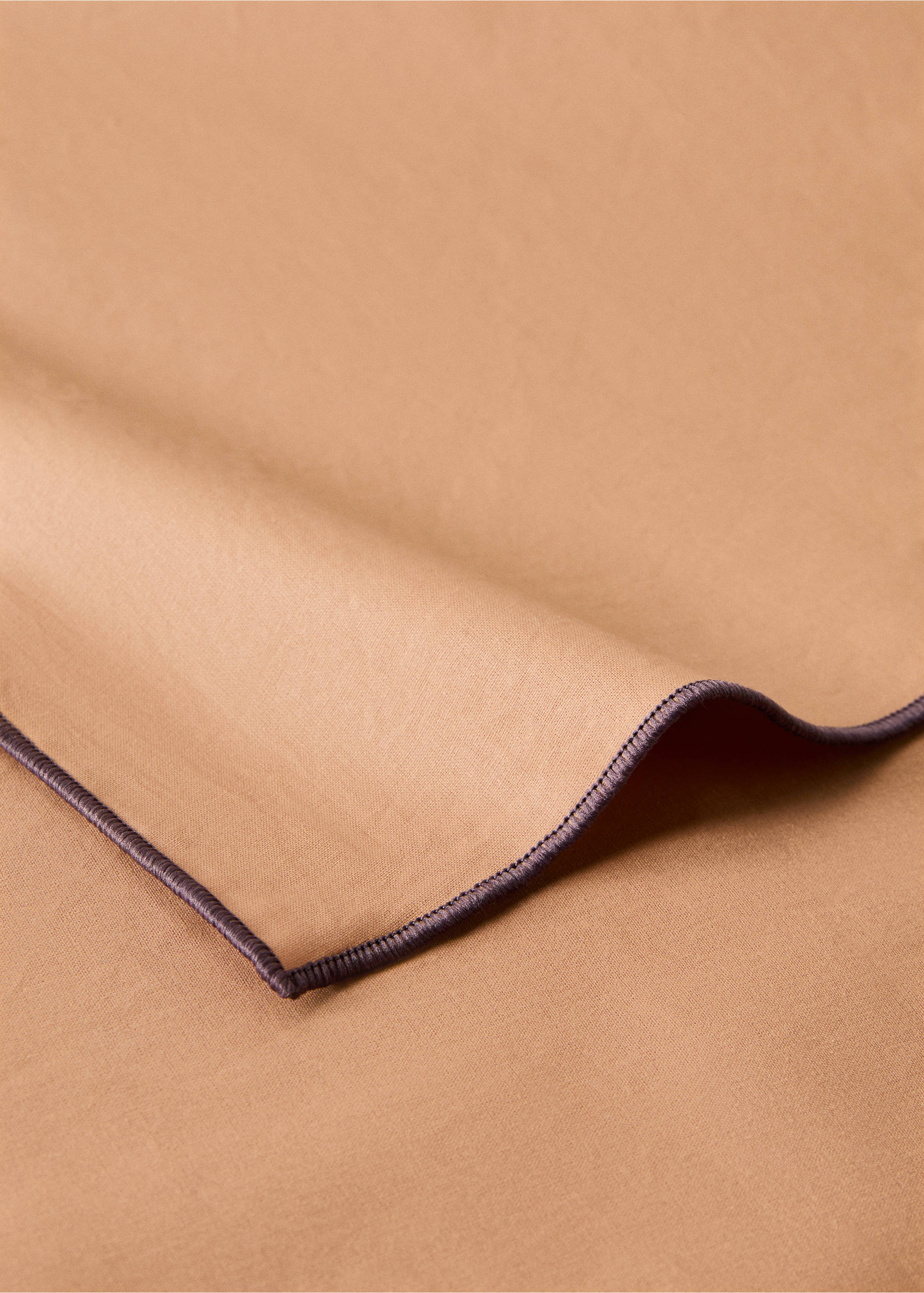 Resin-coated cotton tablecloth with overlock stitching for 6 to 8 diners - Details of the article 1, Medium Brown. Ref: 17071585-00.