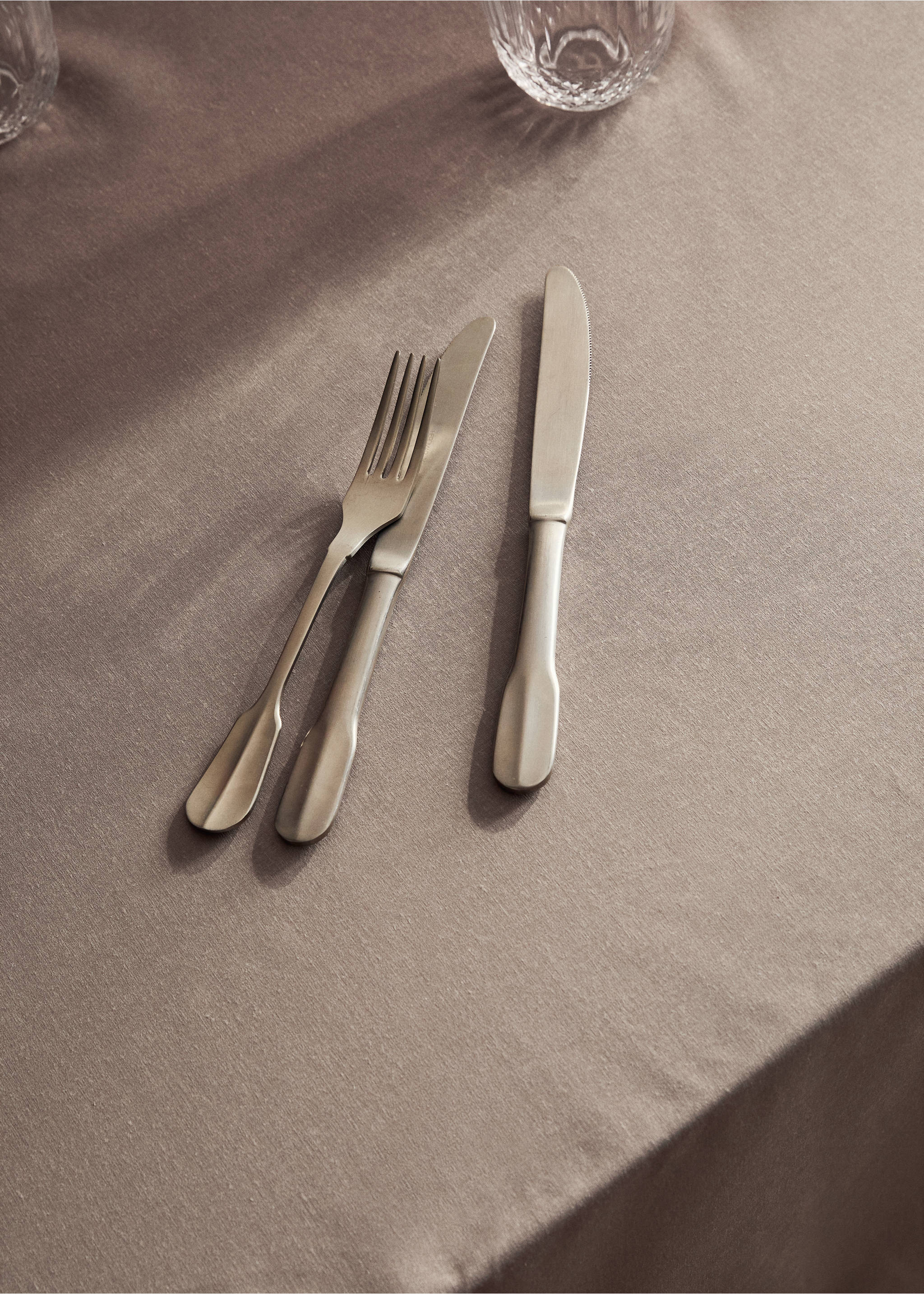 Resin-coated cotton tablecloth with overlock stitching for 6 to 8 diners - Details of the article 8, Light/Pastel Brown. Ref: 17071585-00.