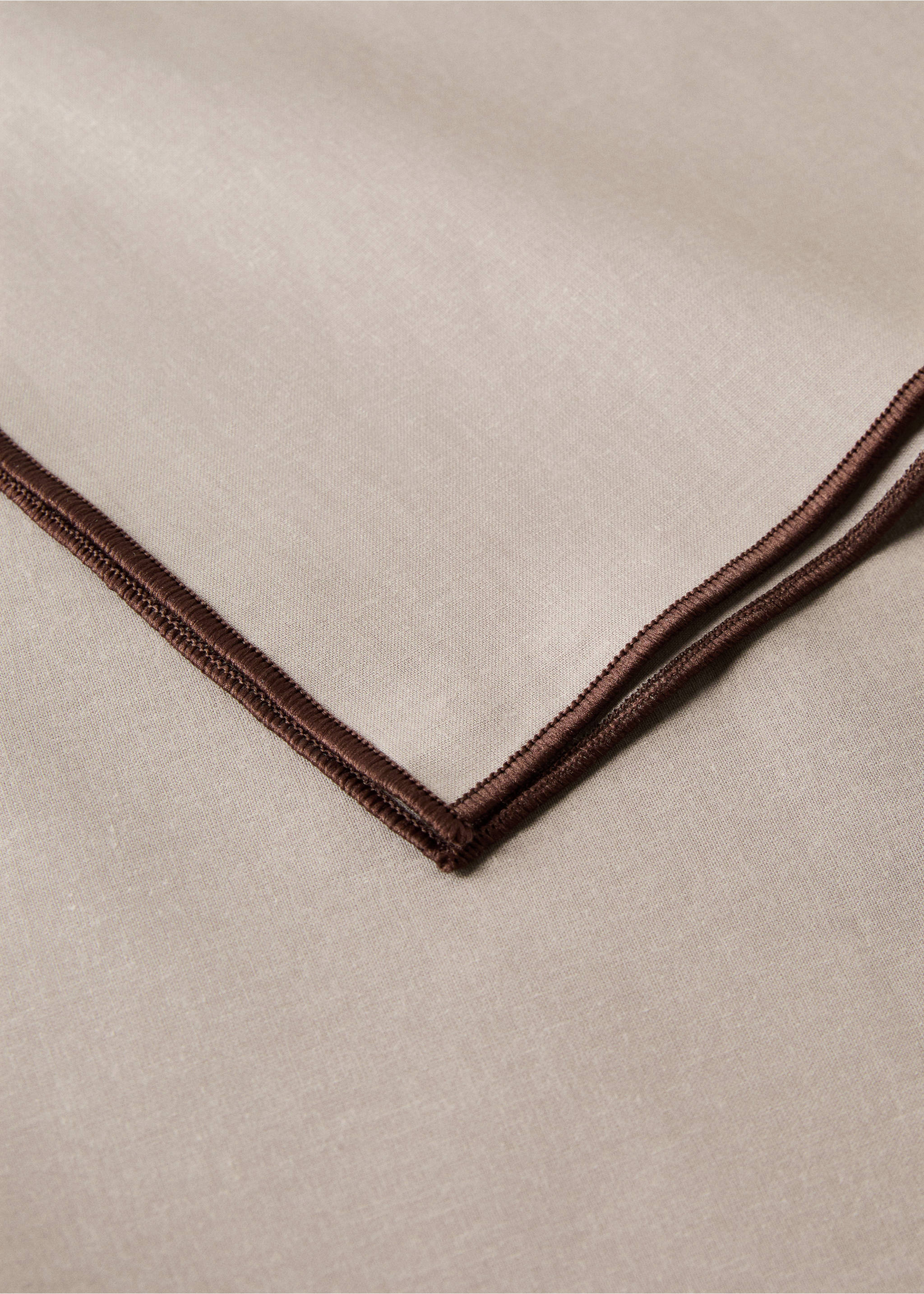 Resin-coated cotton tablecloth with overlock stitching for 6 to 8 diners - Details of the article 1, Light/Pastel Brown. Ref: 17071585-00.