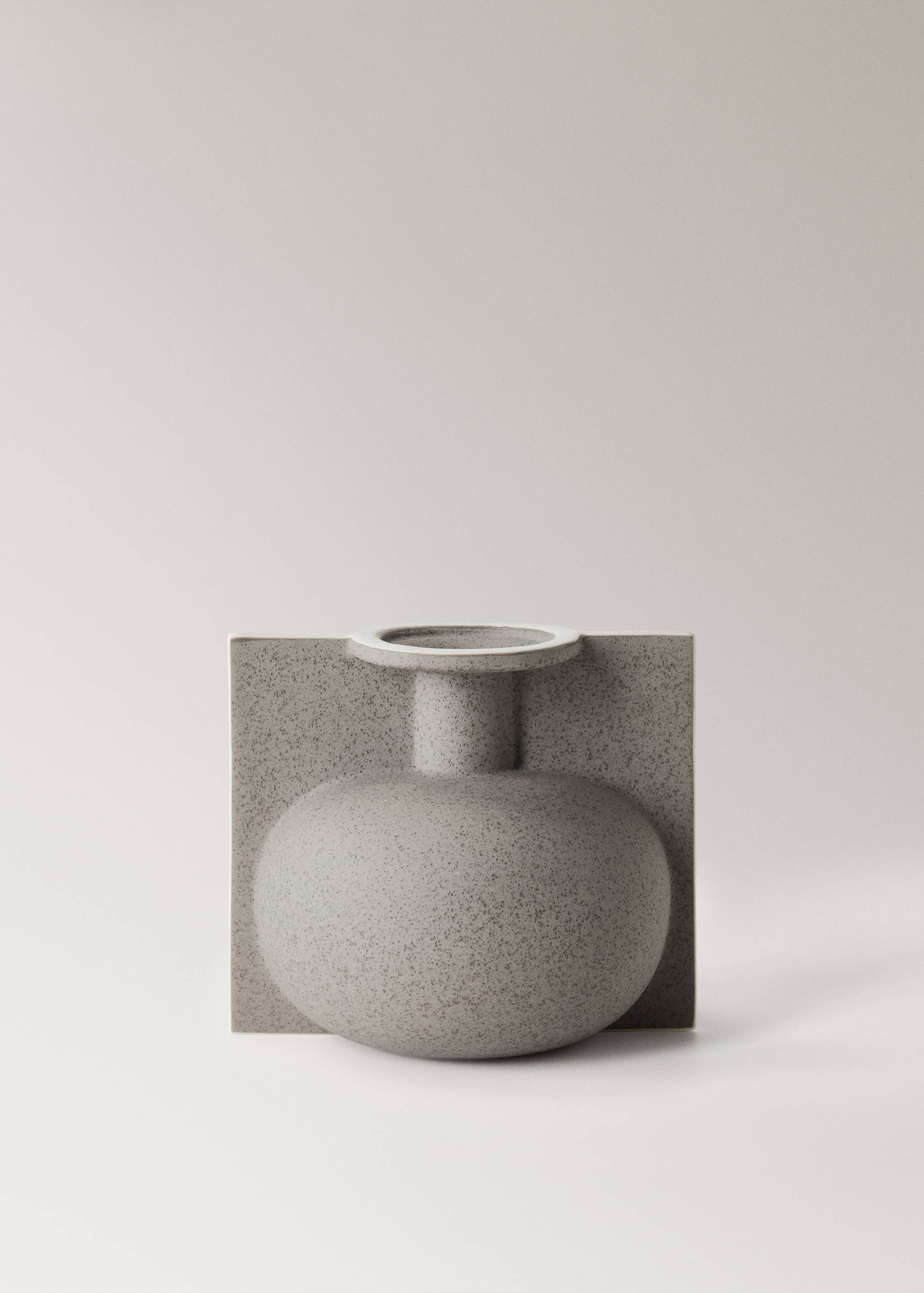 Vază mică tip sticlă din ceramică - Articol fără model