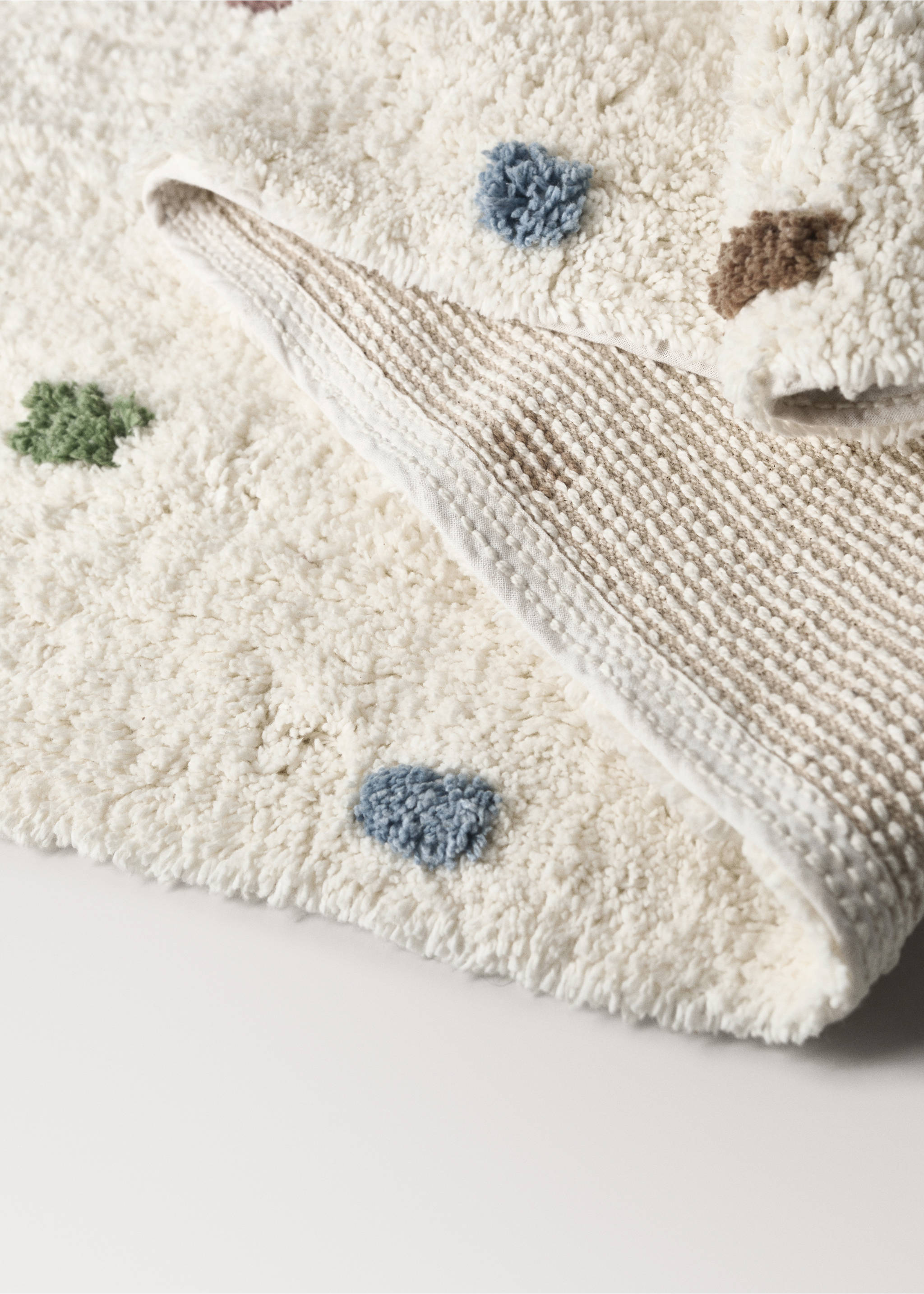 100% cotton polka-dot rug - Details of the article 2, Off White. Ref: 17071589-00.