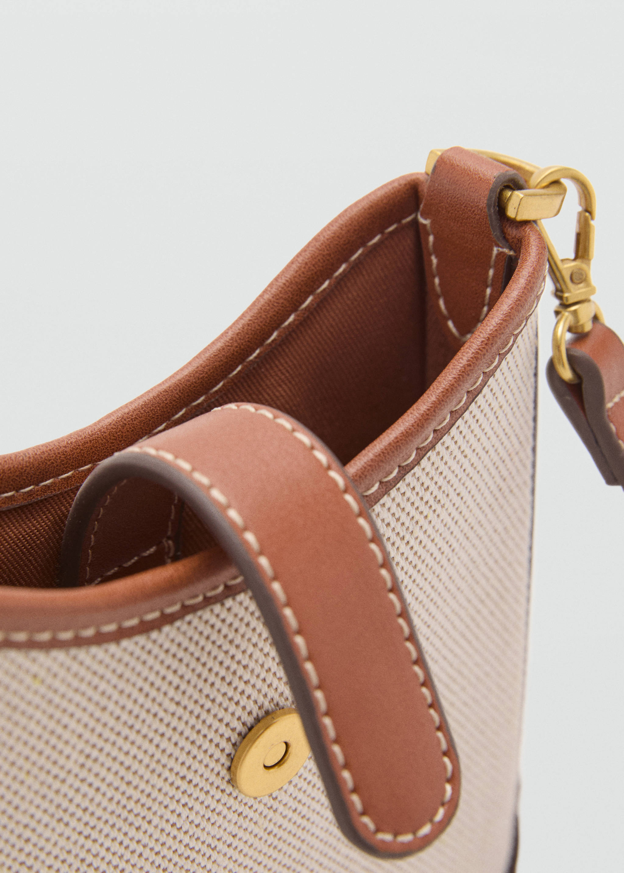 Canvas crossbody cell phone case - Details of the article 1