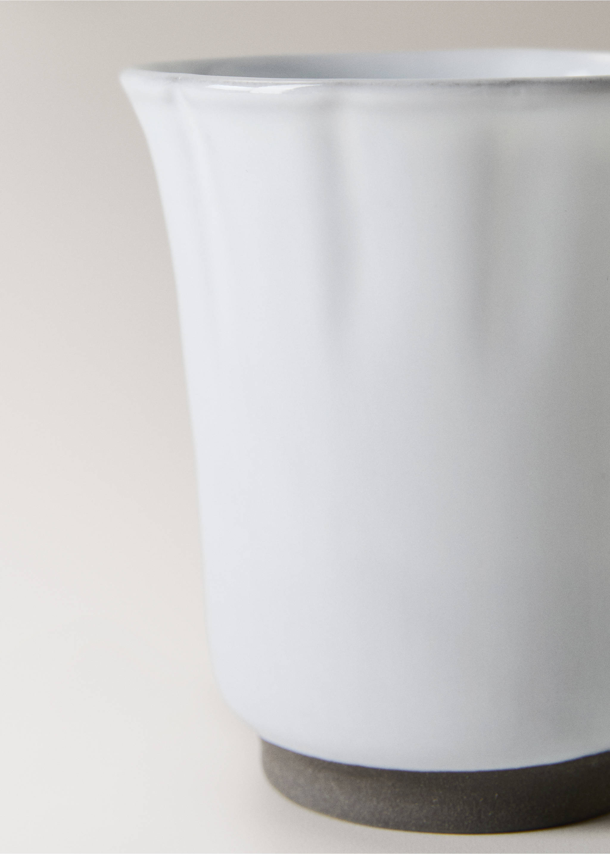 Recycled stoneware coffee cup - Details of the article 1, Light/Pastel Grey. Ref: 17072034-00.