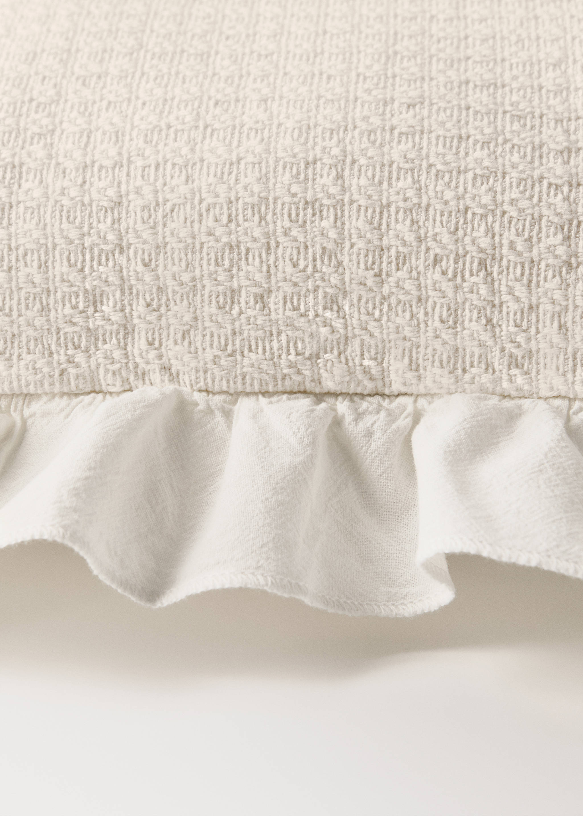 Cotton jacquard bed cushion cover with ruffle 30x40 cm - Details of the article 3