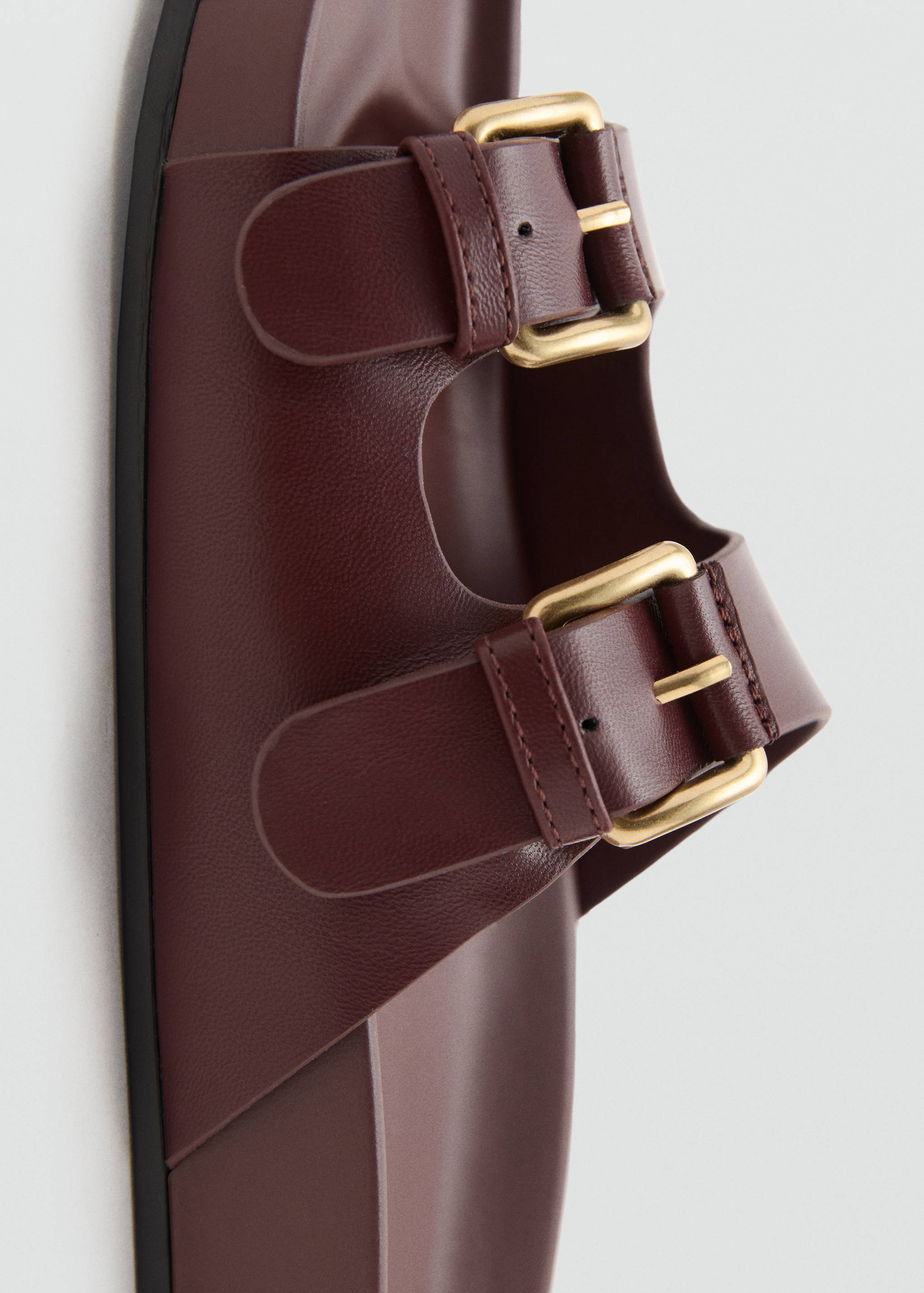 Buckle flat sandals - Details of the article 1