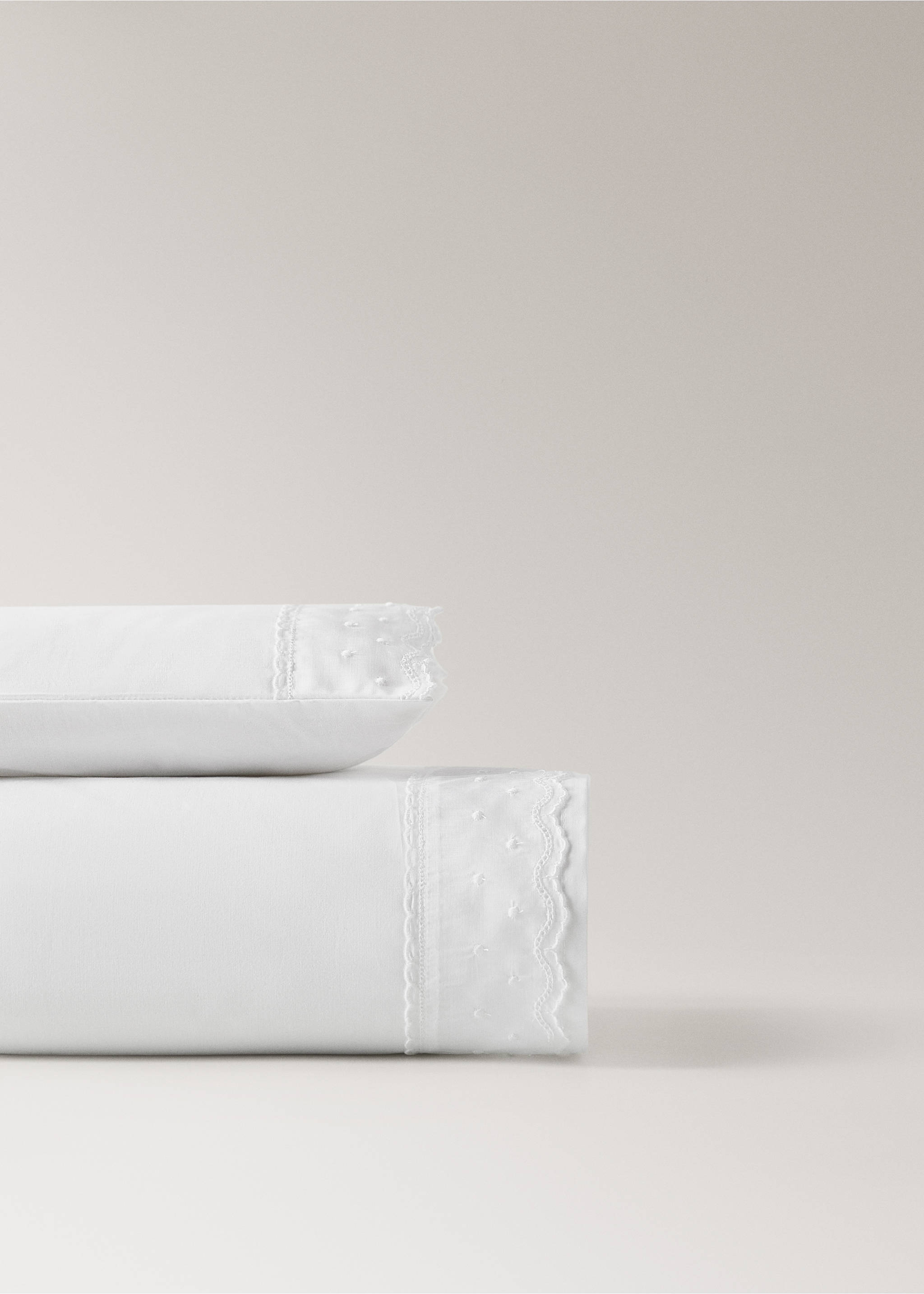 Embroidered frilly pillow and top sheet for mini-cot - Article without model, White. Ref: 17072548-00.