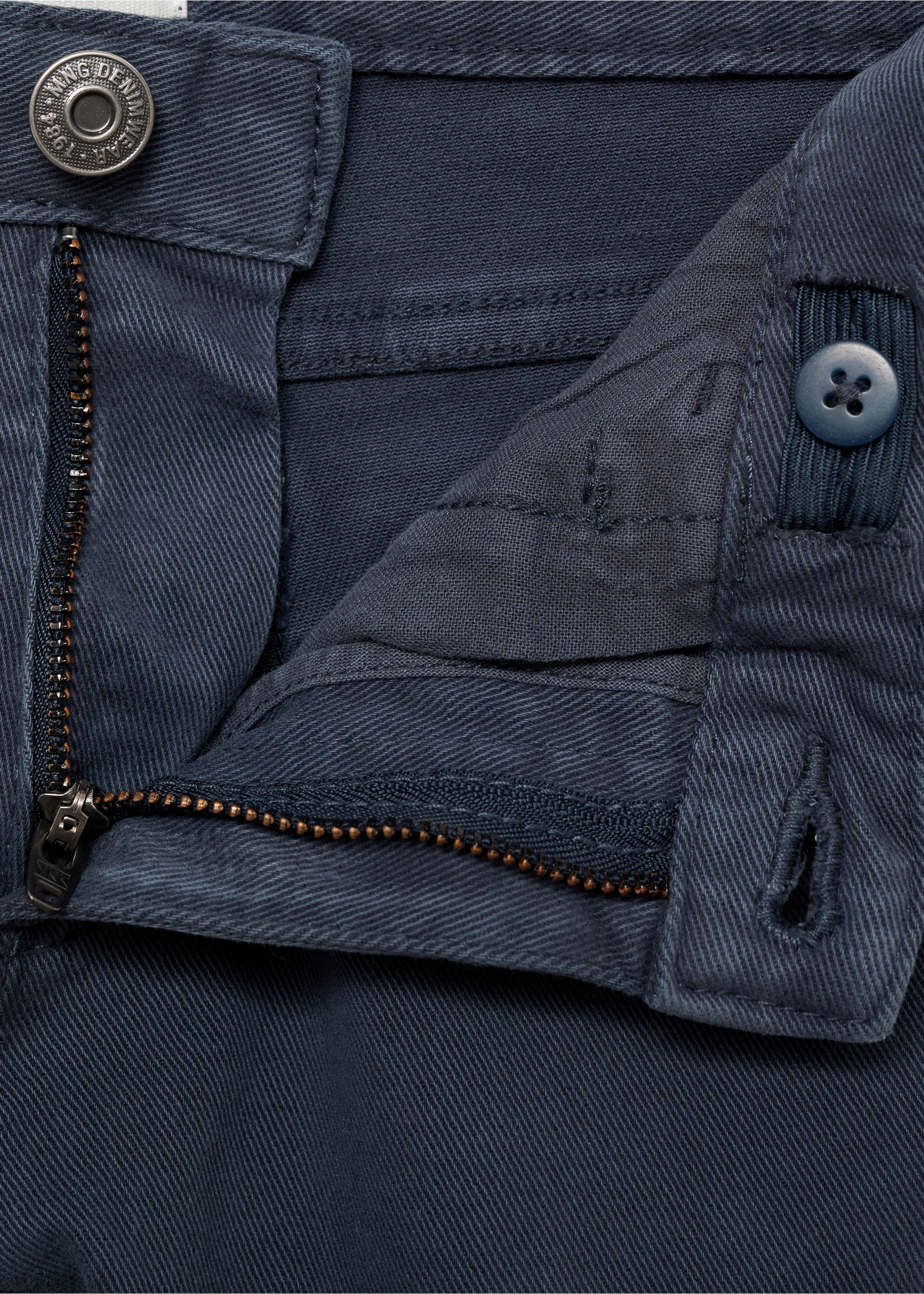 Straight trousers - Details of the article 8, Navy. Ref: 17072896-00.