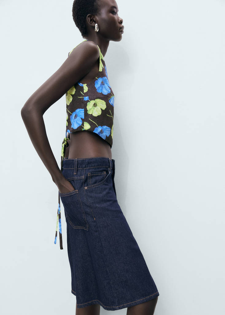 Floral-print open-back cropped blouse — Black