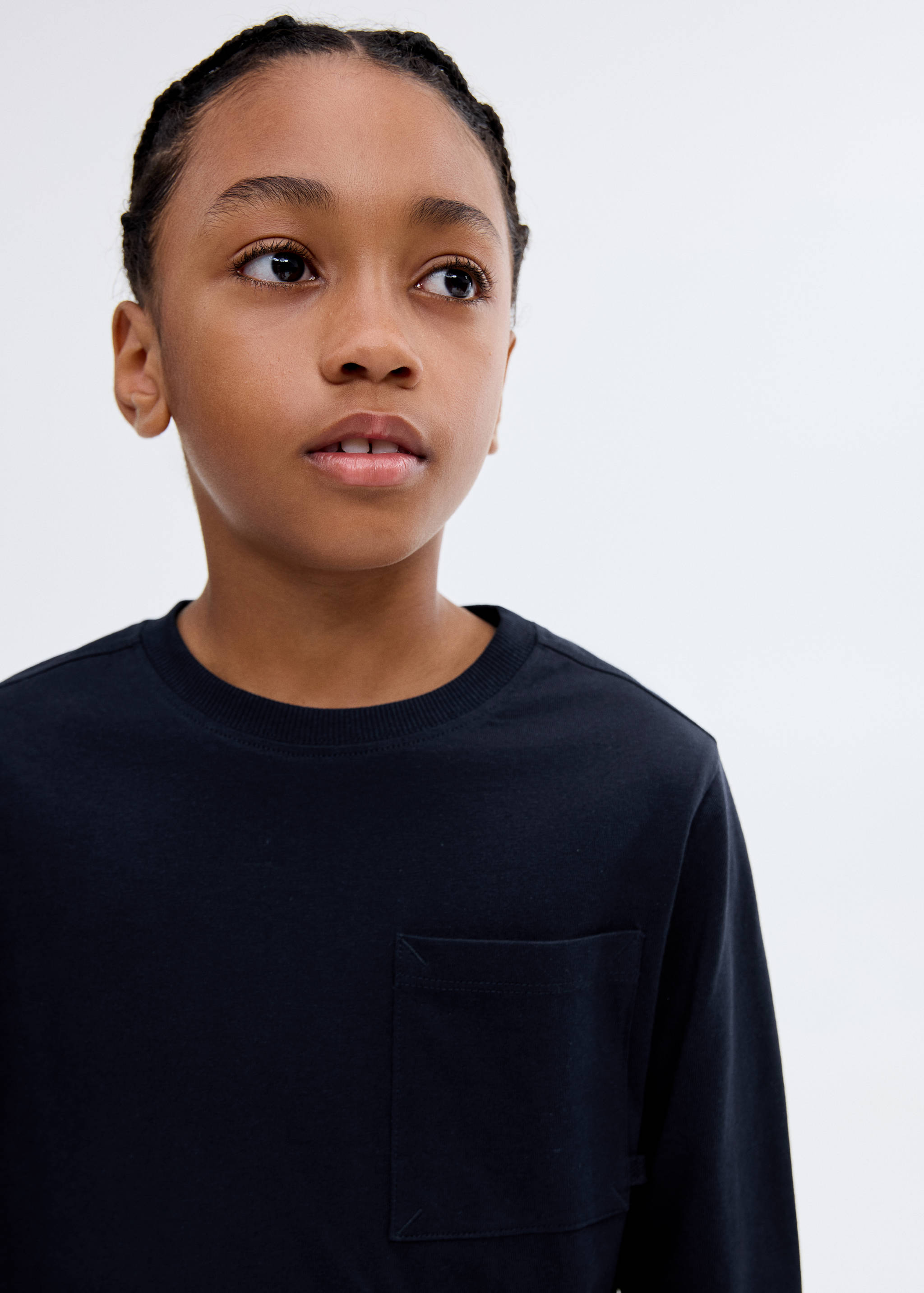 Long-sleeved t-shirt with pocket - Details of the article 1