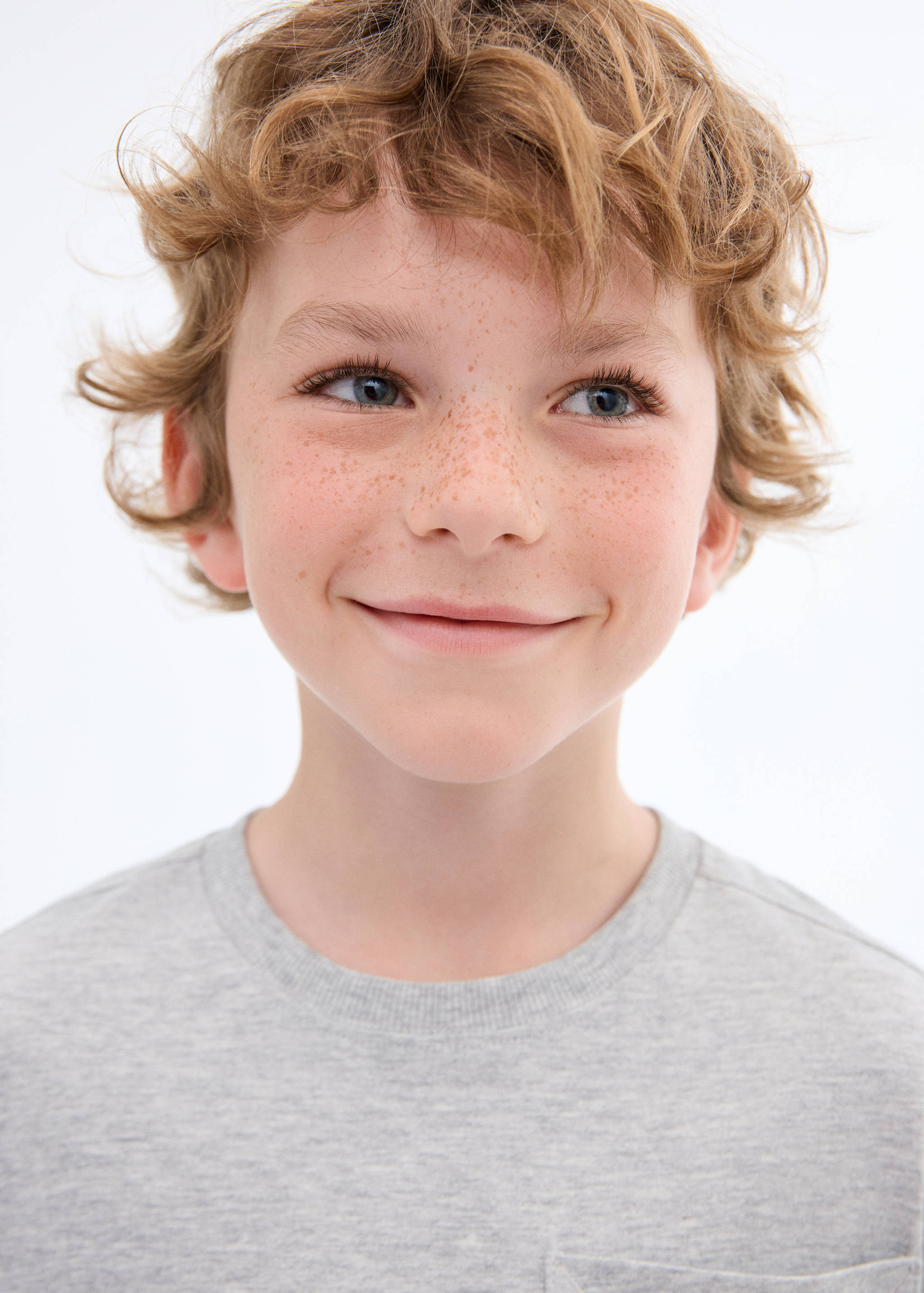 Long-sleeved t-shirt with pocket - Details of the article 1