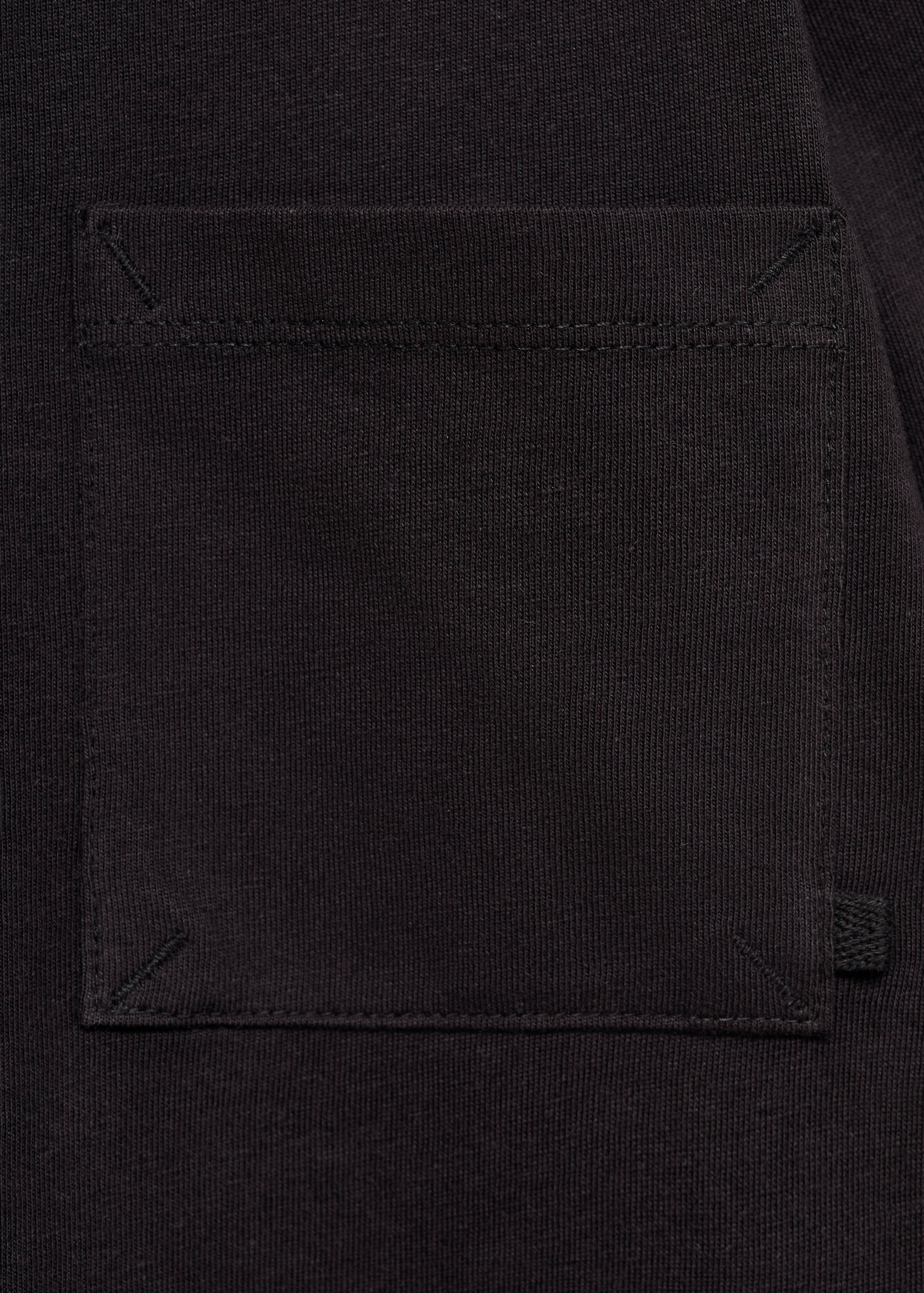 Long-sleeved t-shirt with pocket - Details of the article 0