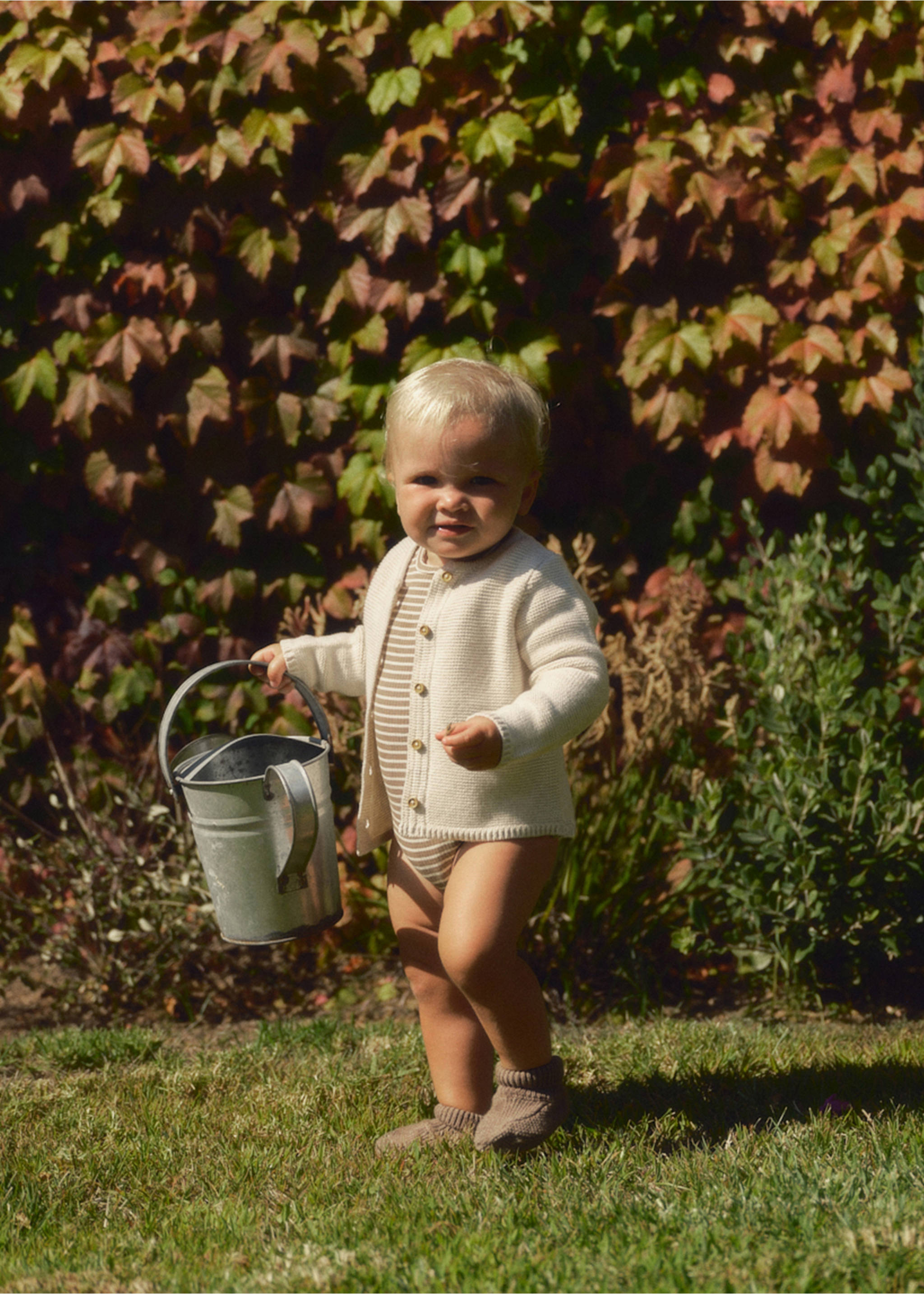 Cárdigan punto botones - Plano general, Arena. Ref: 17072914-00.